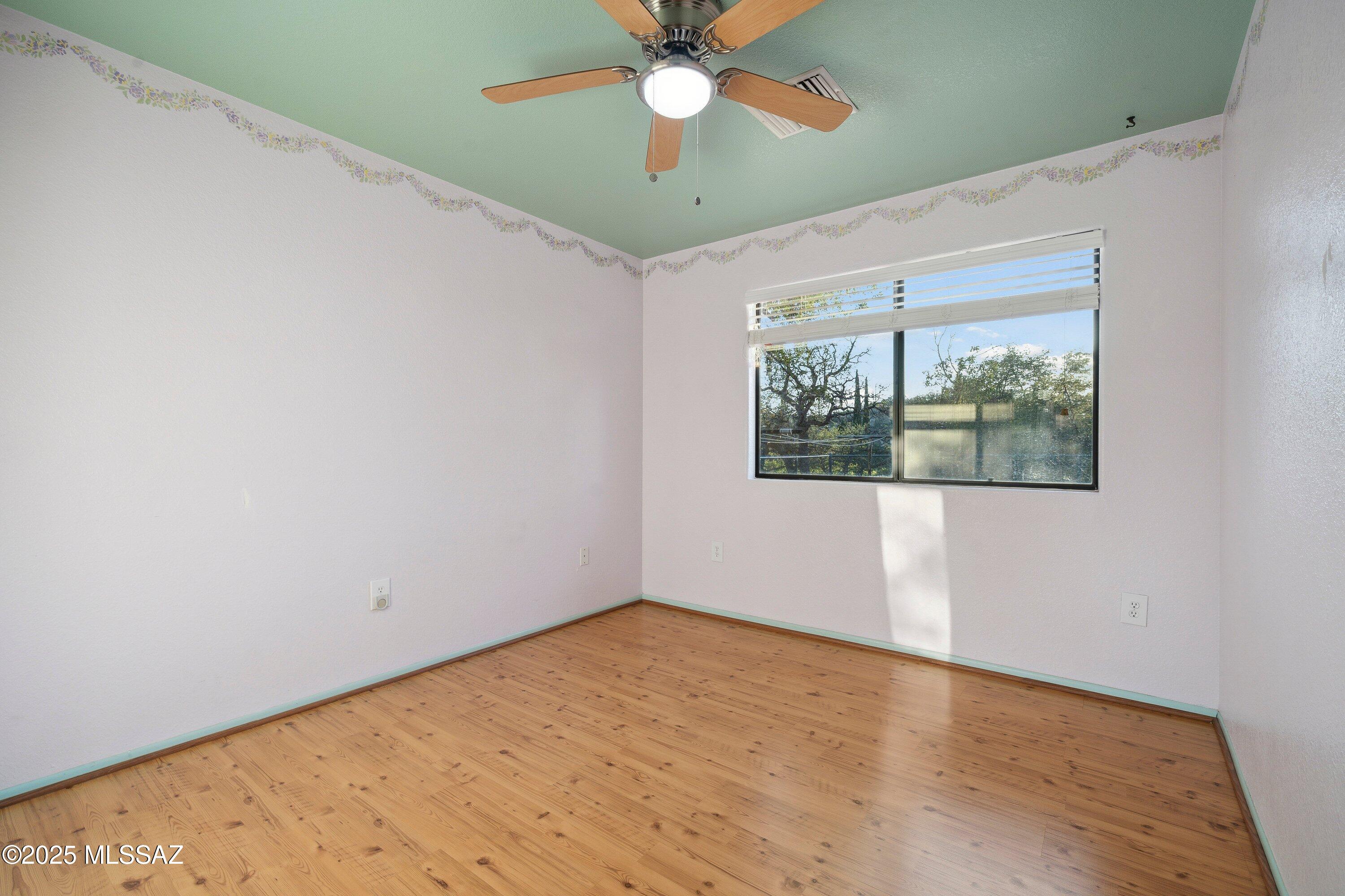 335 W Oak Hills Drive