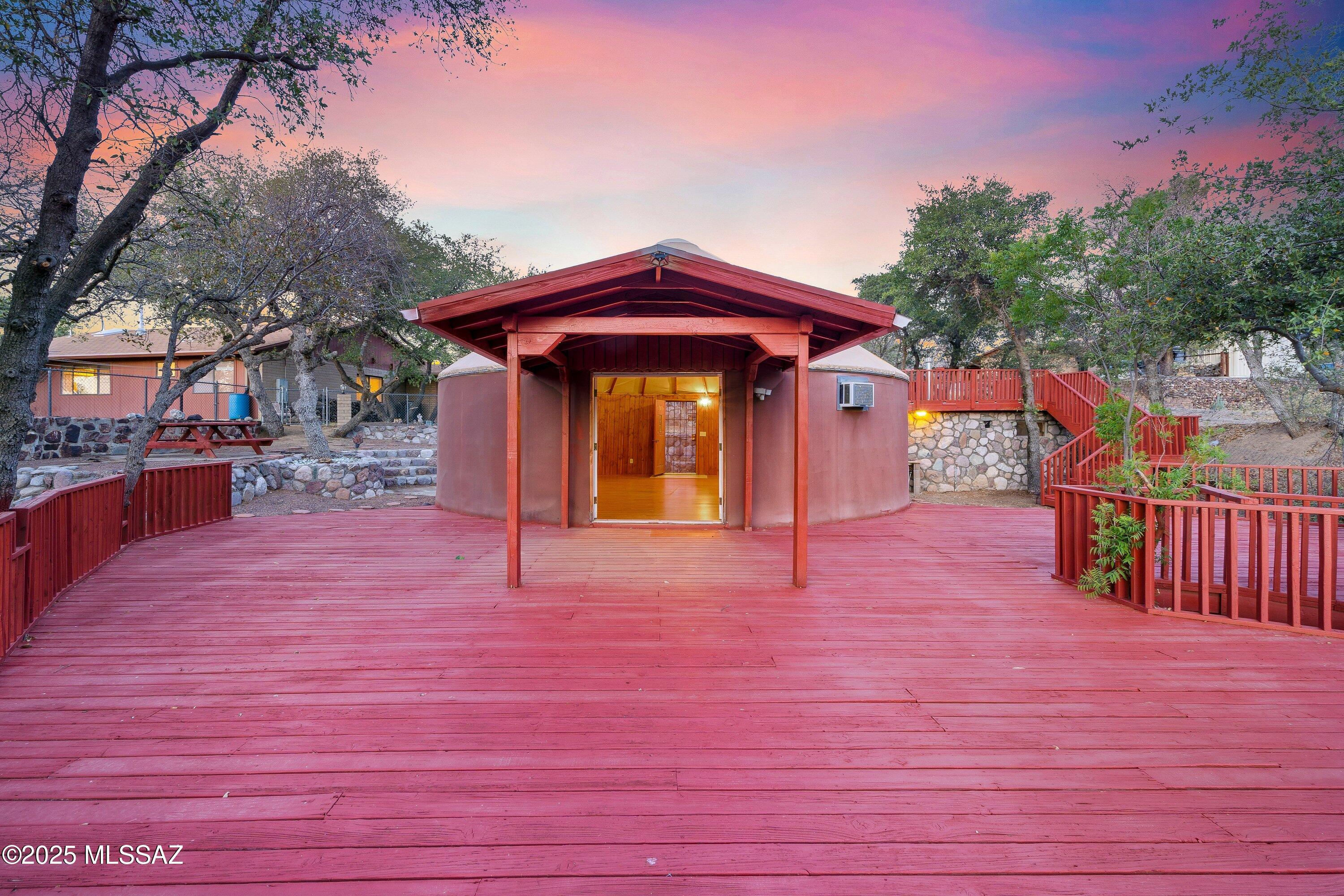 335 W Oak Hills Drive