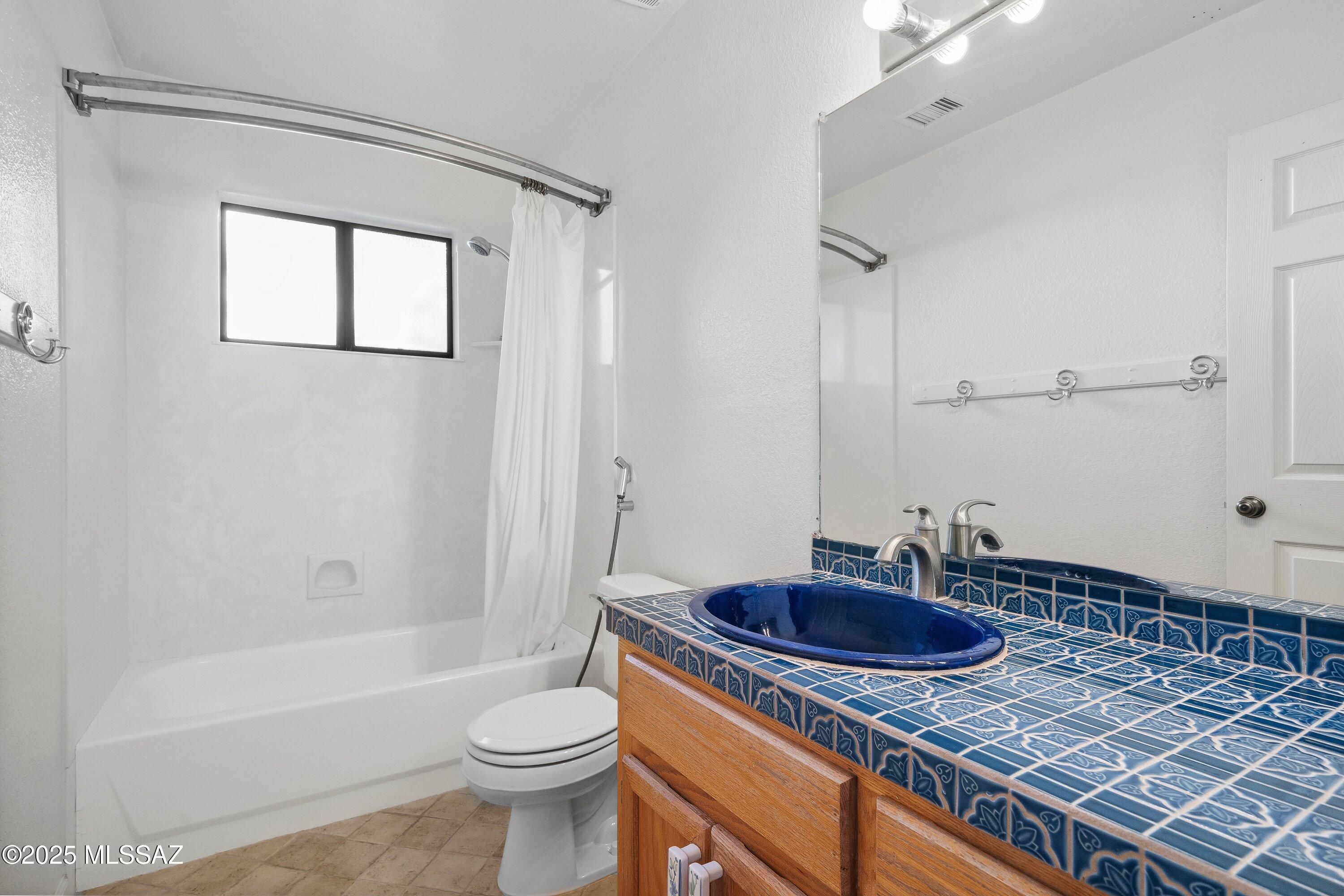 335 W Oak Hills Drive