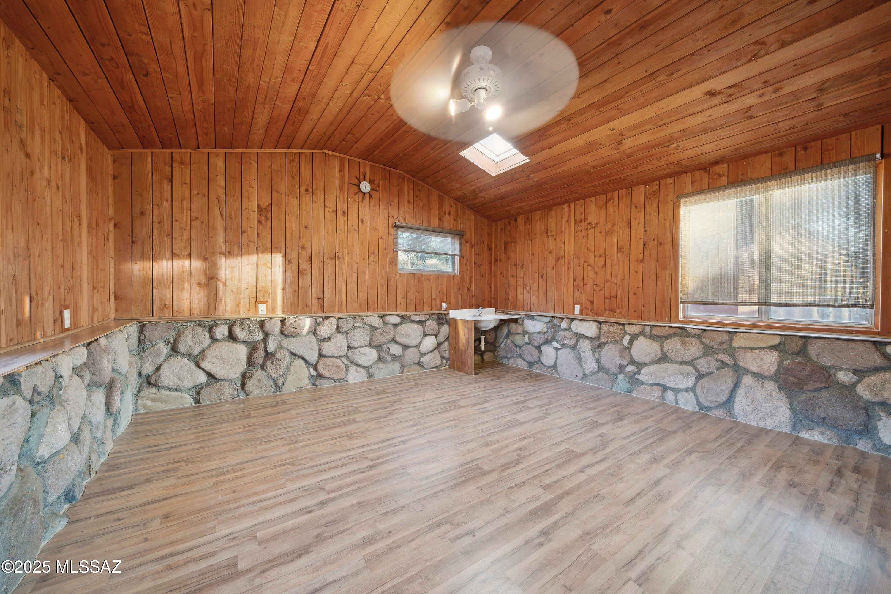 335 W Oak Hills Drive