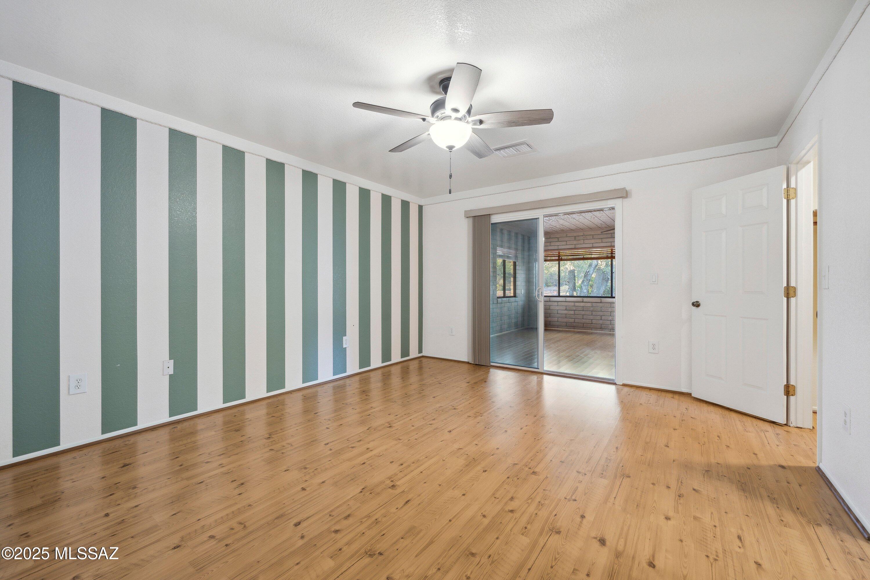 335 W Oak Hills Drive