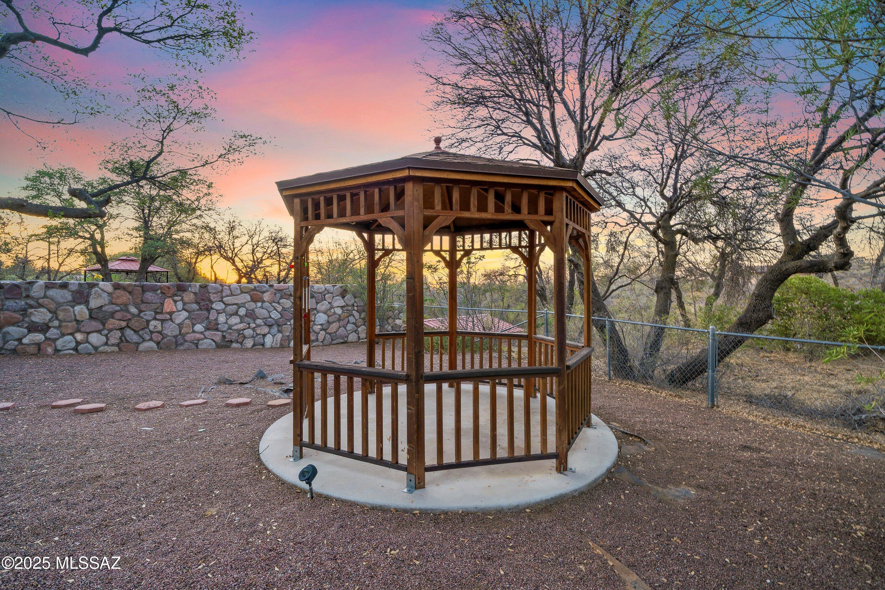 335 W Oak Hills Drive