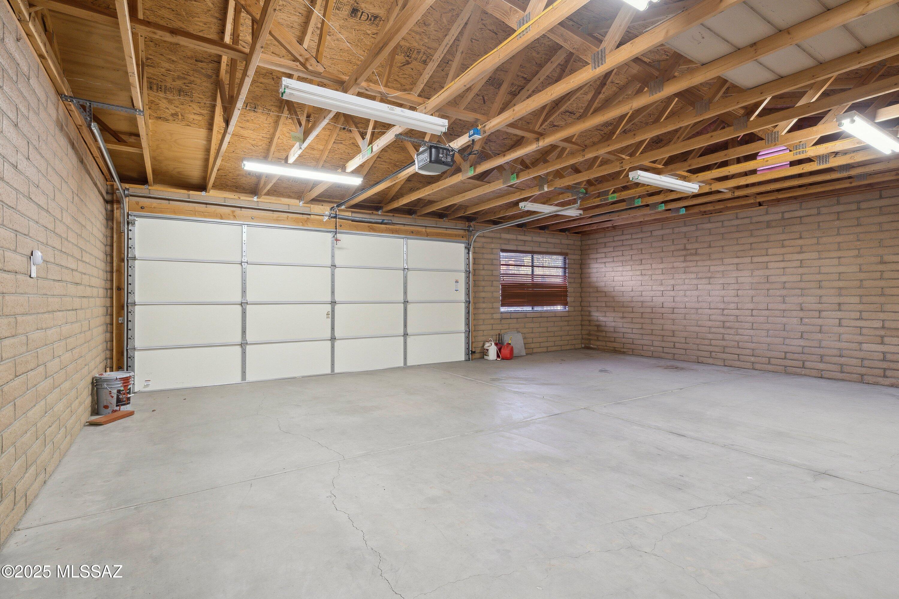 335 W Oak Hills Drive