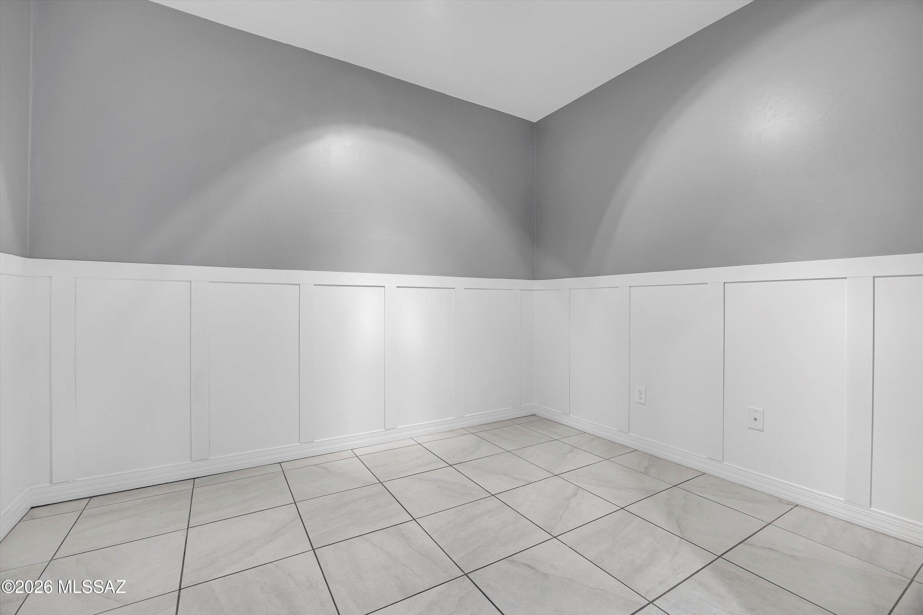 38655 S Running Roses Lane