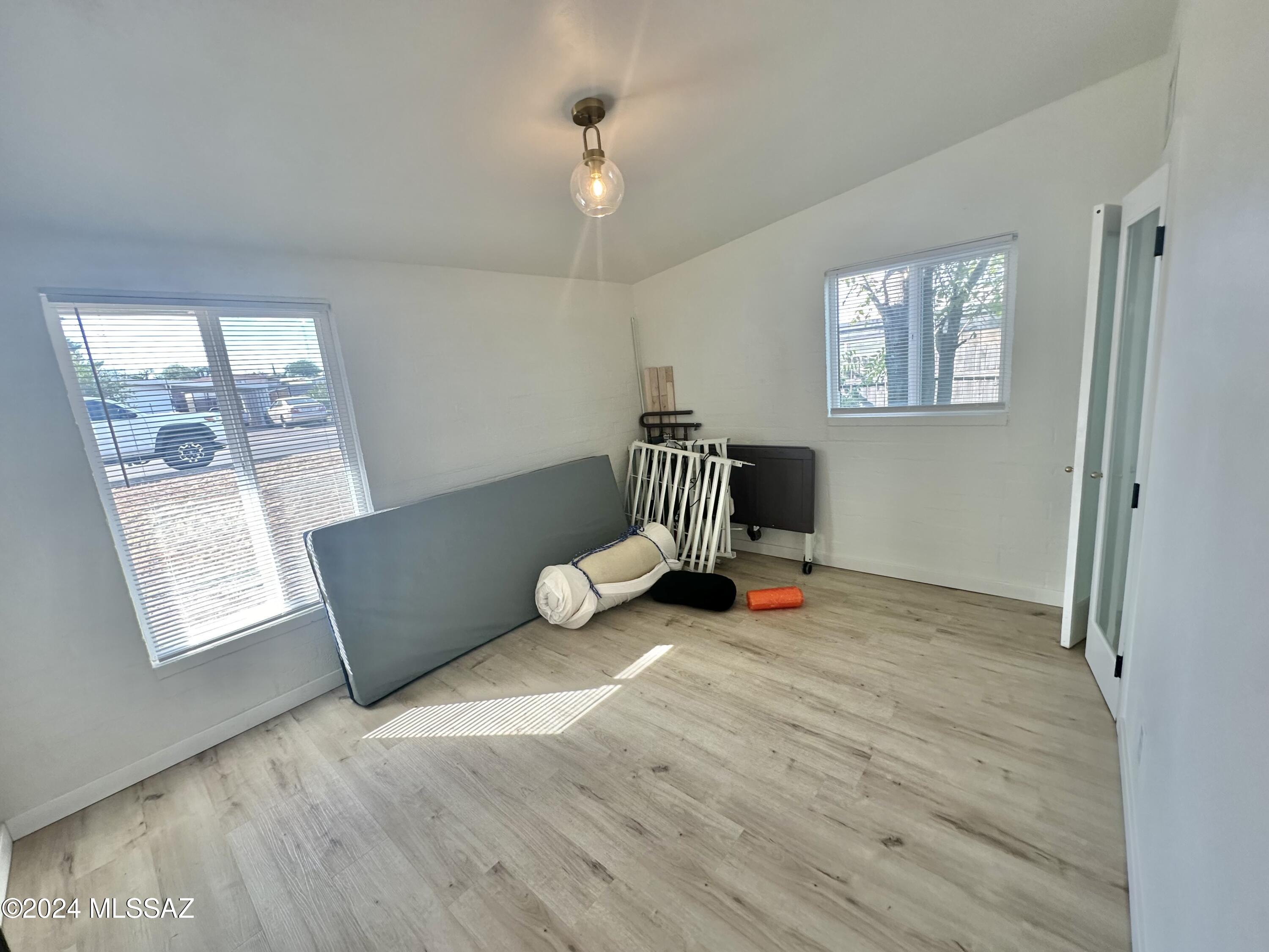 227 S Ave B