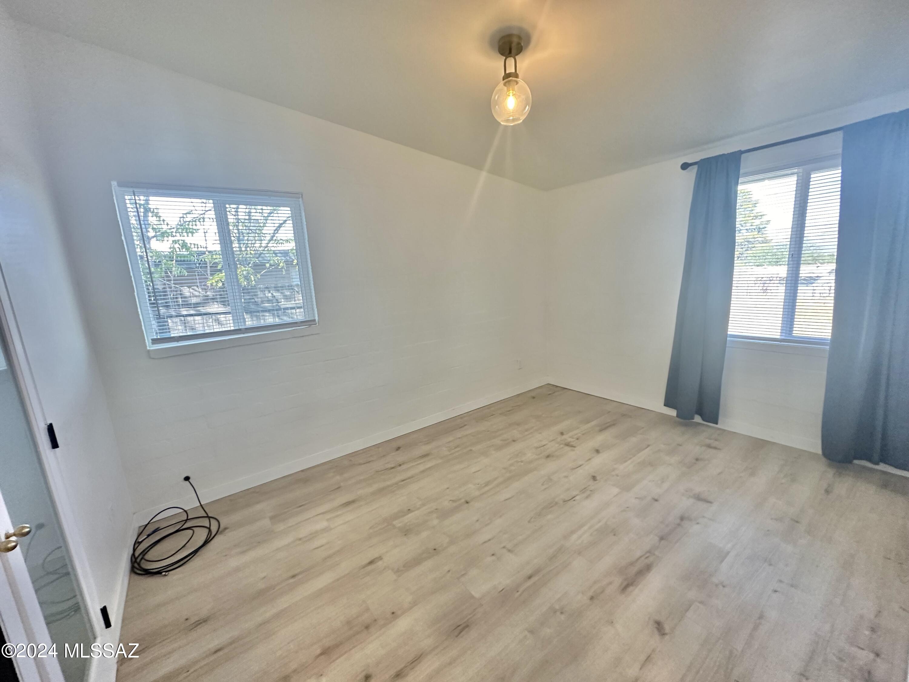 227 S Ave B