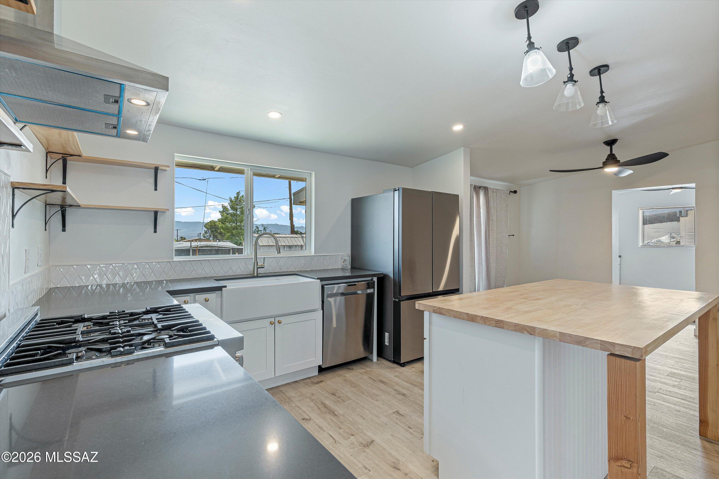 227 S Ave B