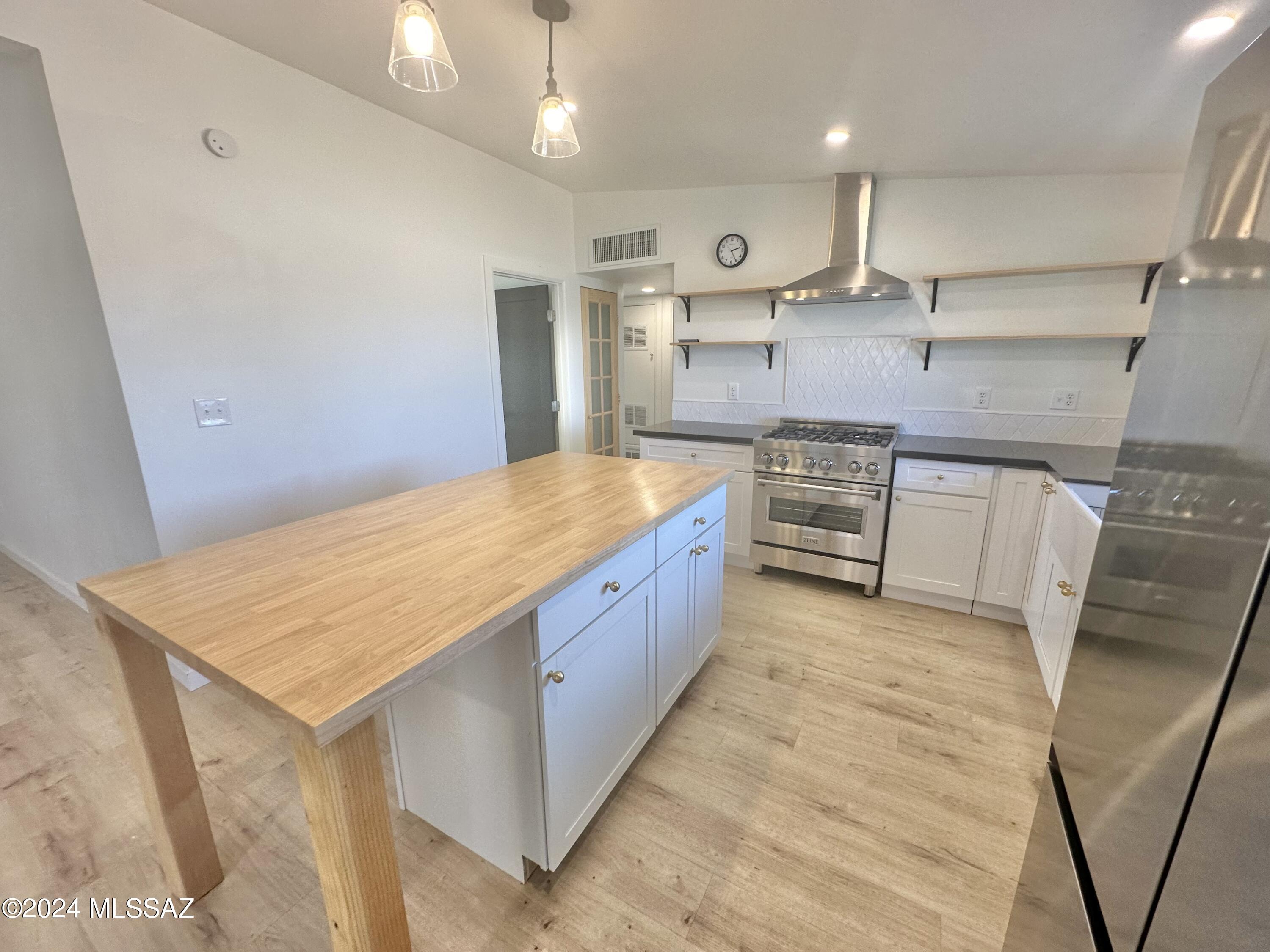 227 S Ave B