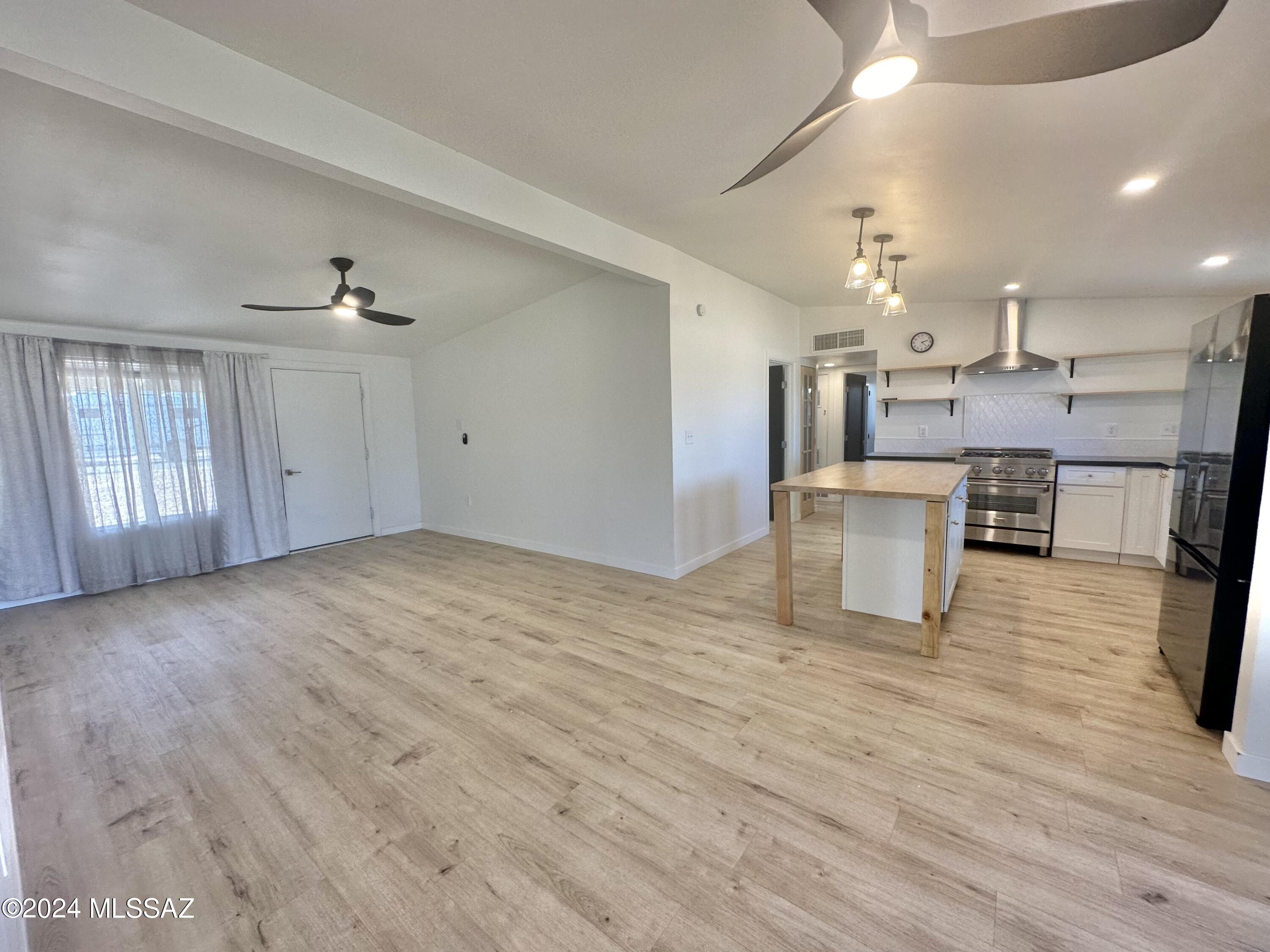 227 S Ave B
