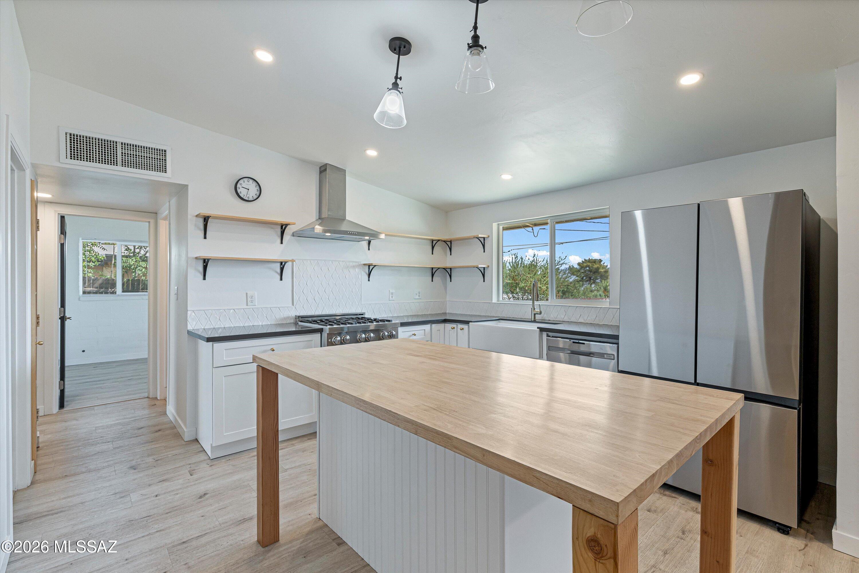 227 S Ave B