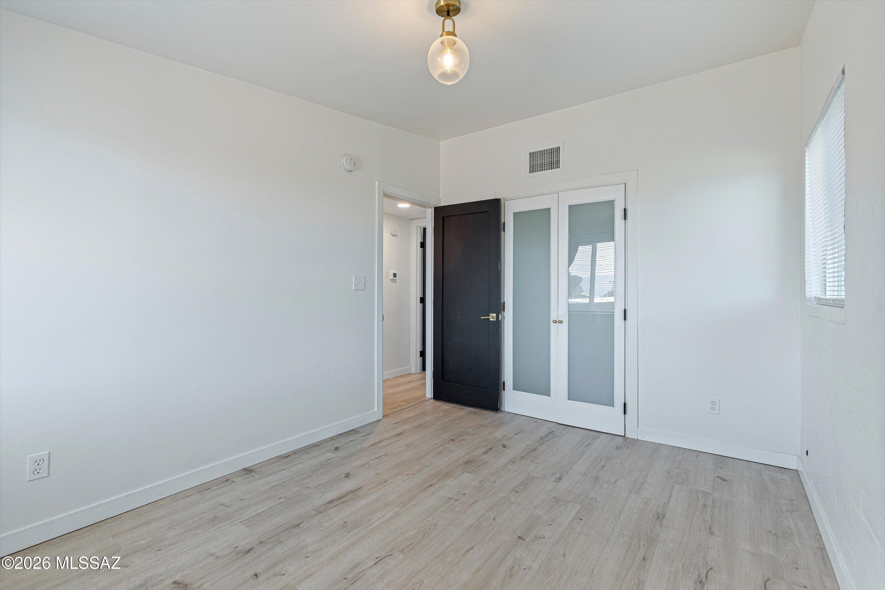 227 S Ave B