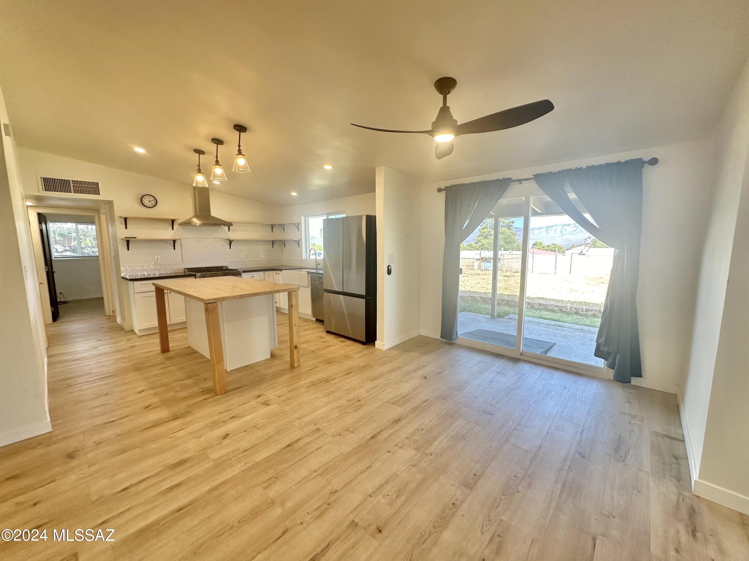 227 S Ave B