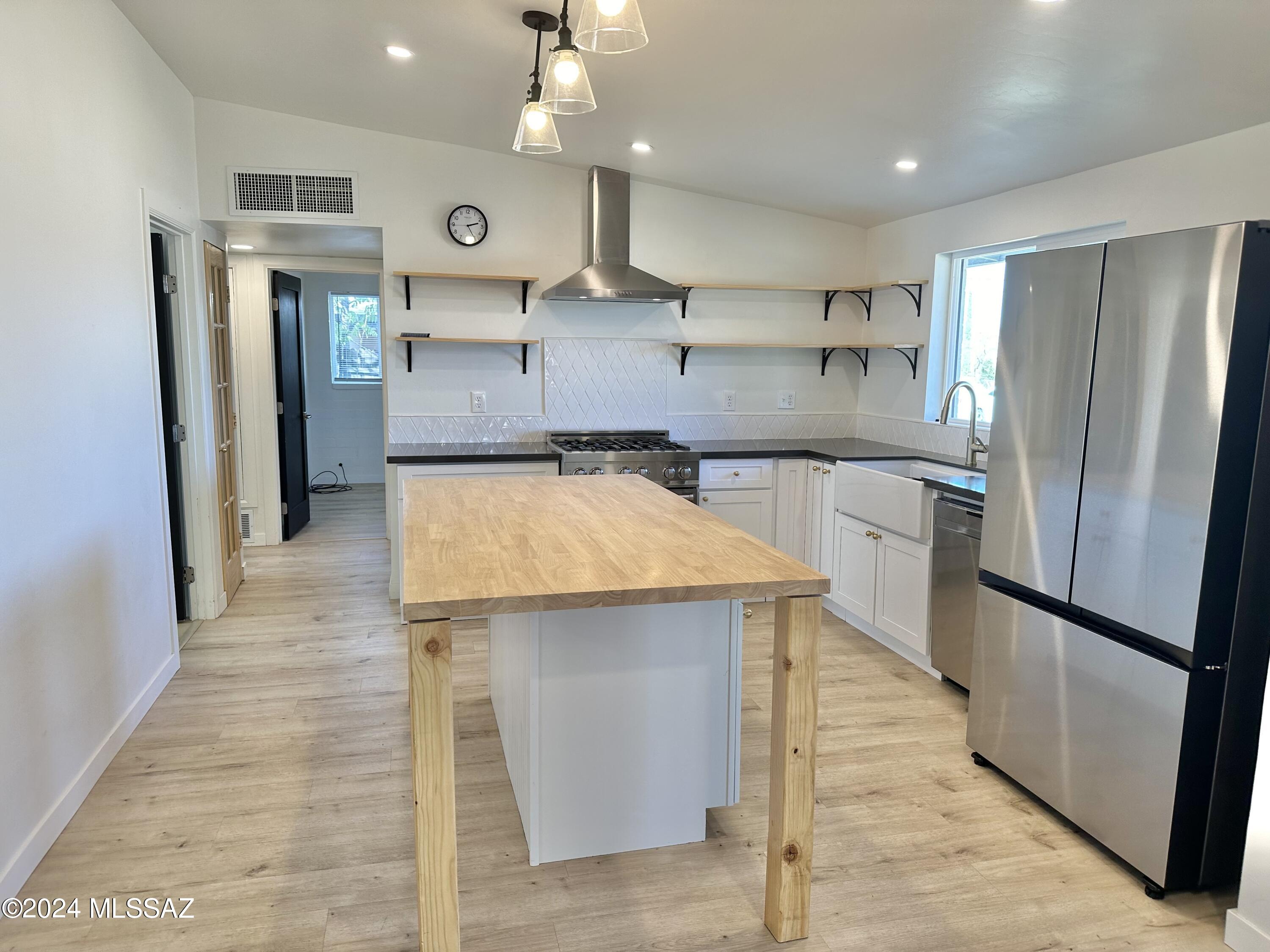 227 S Ave B