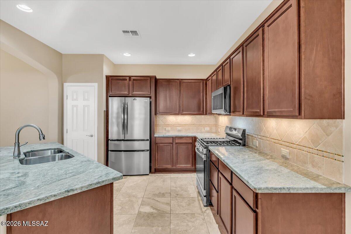 60713 E Arroyo Vista Drive