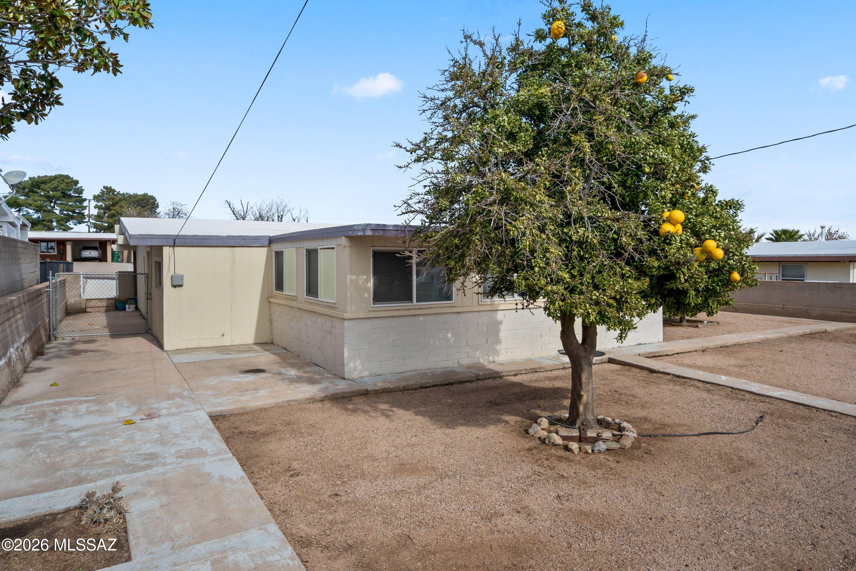 913 W Webb Drive