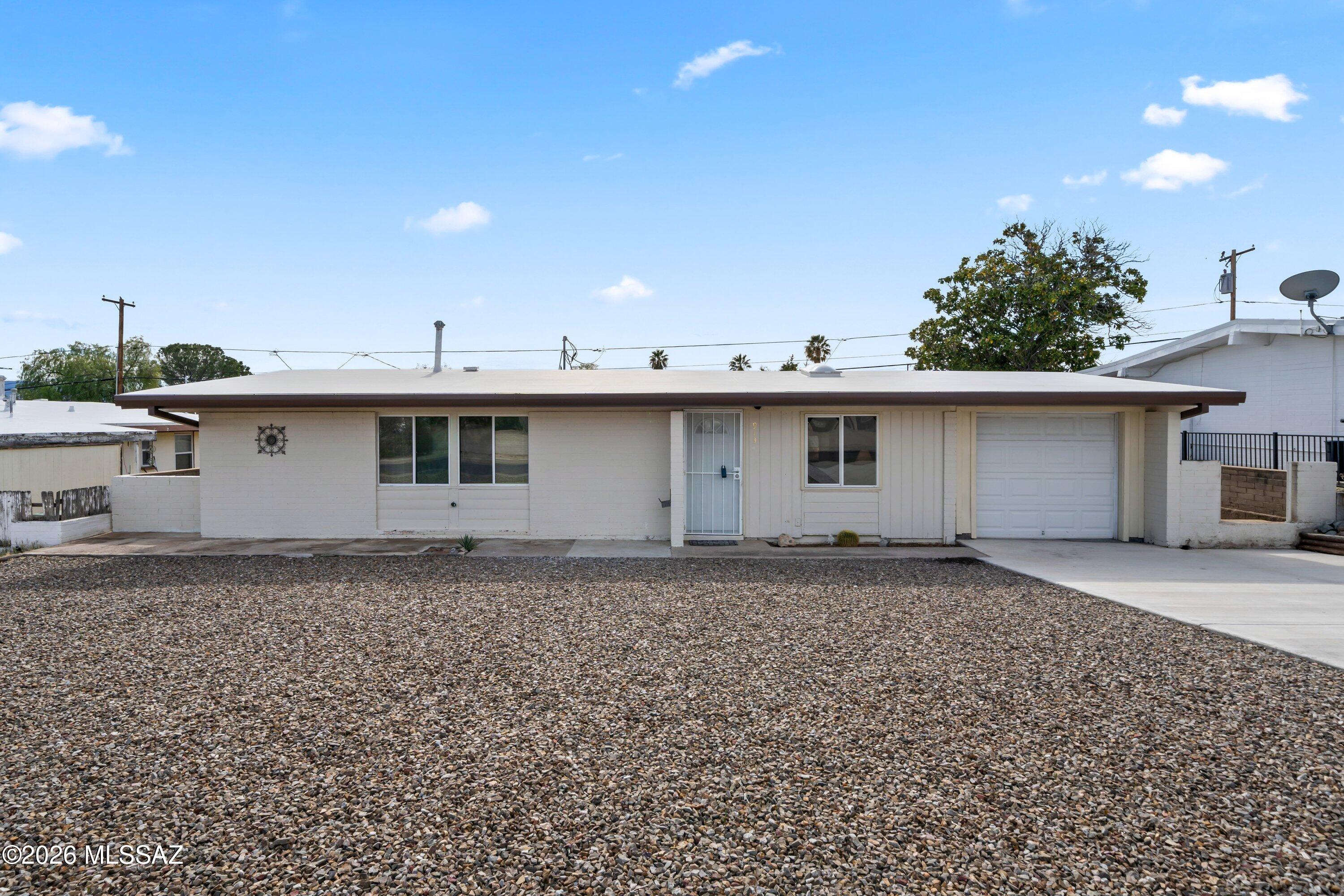 913 W Webb Drive