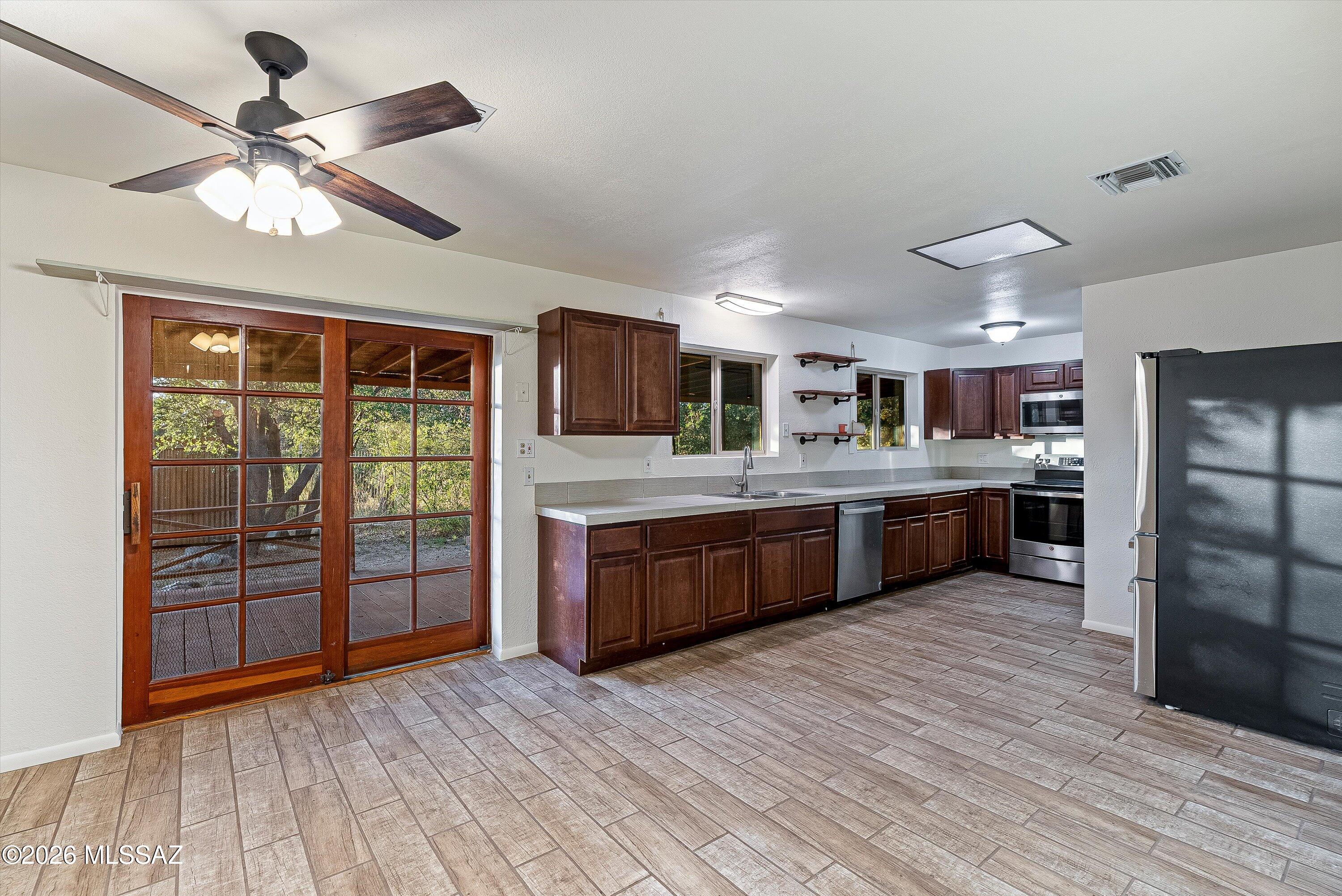 820 W Linda Vista Road