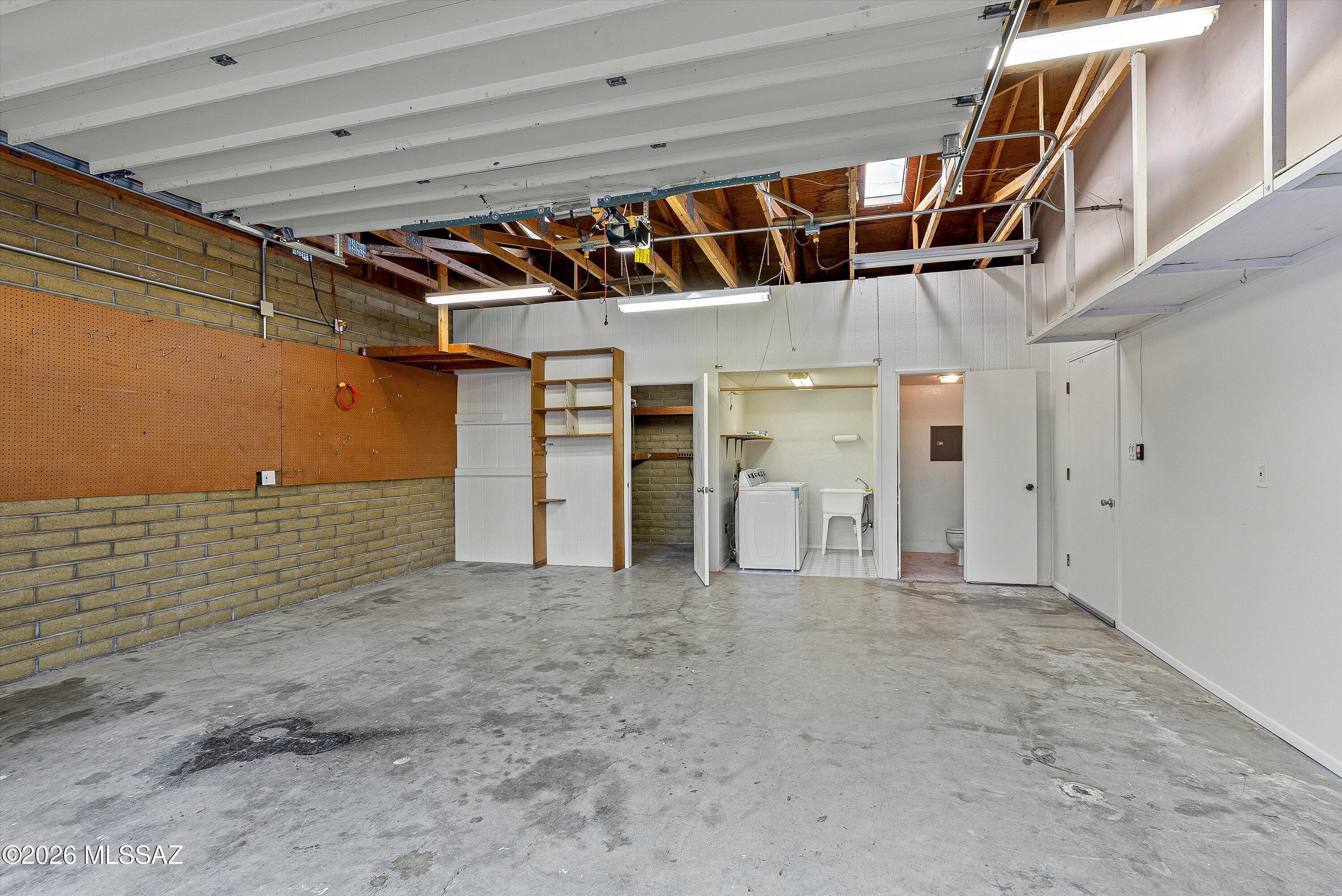 820 W Linda Vista Road