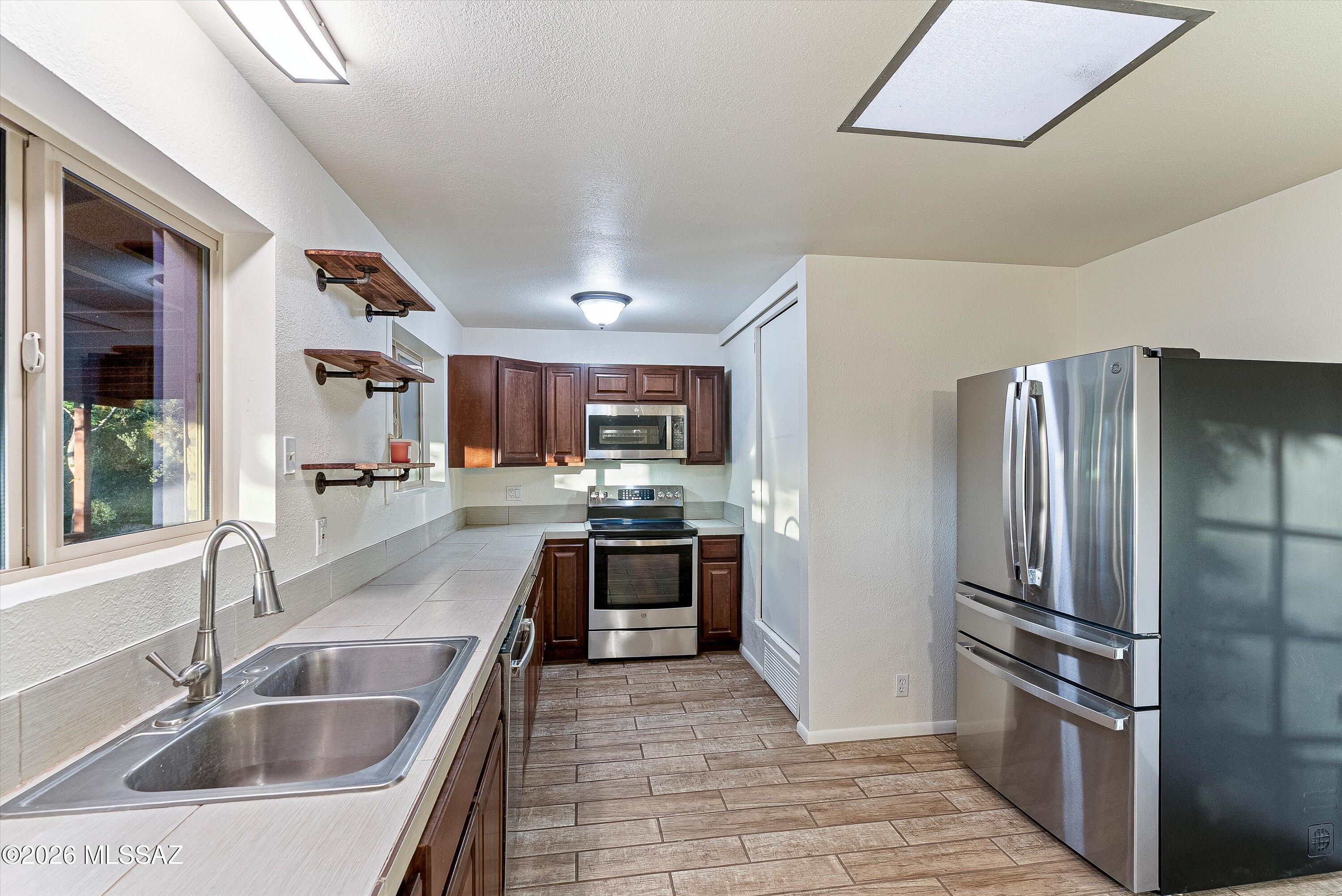 820 W Linda Vista Road