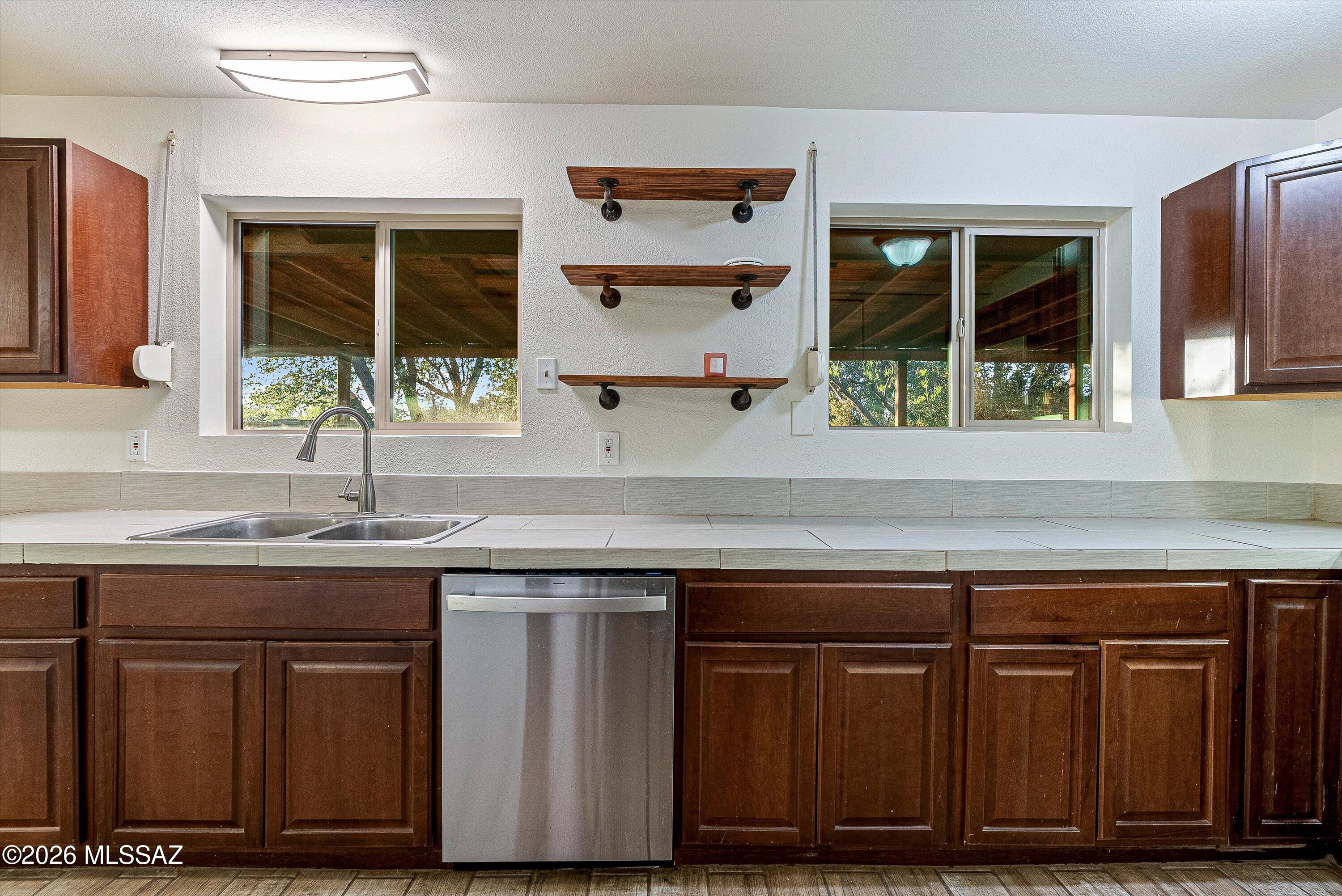 820 W Linda Vista Road