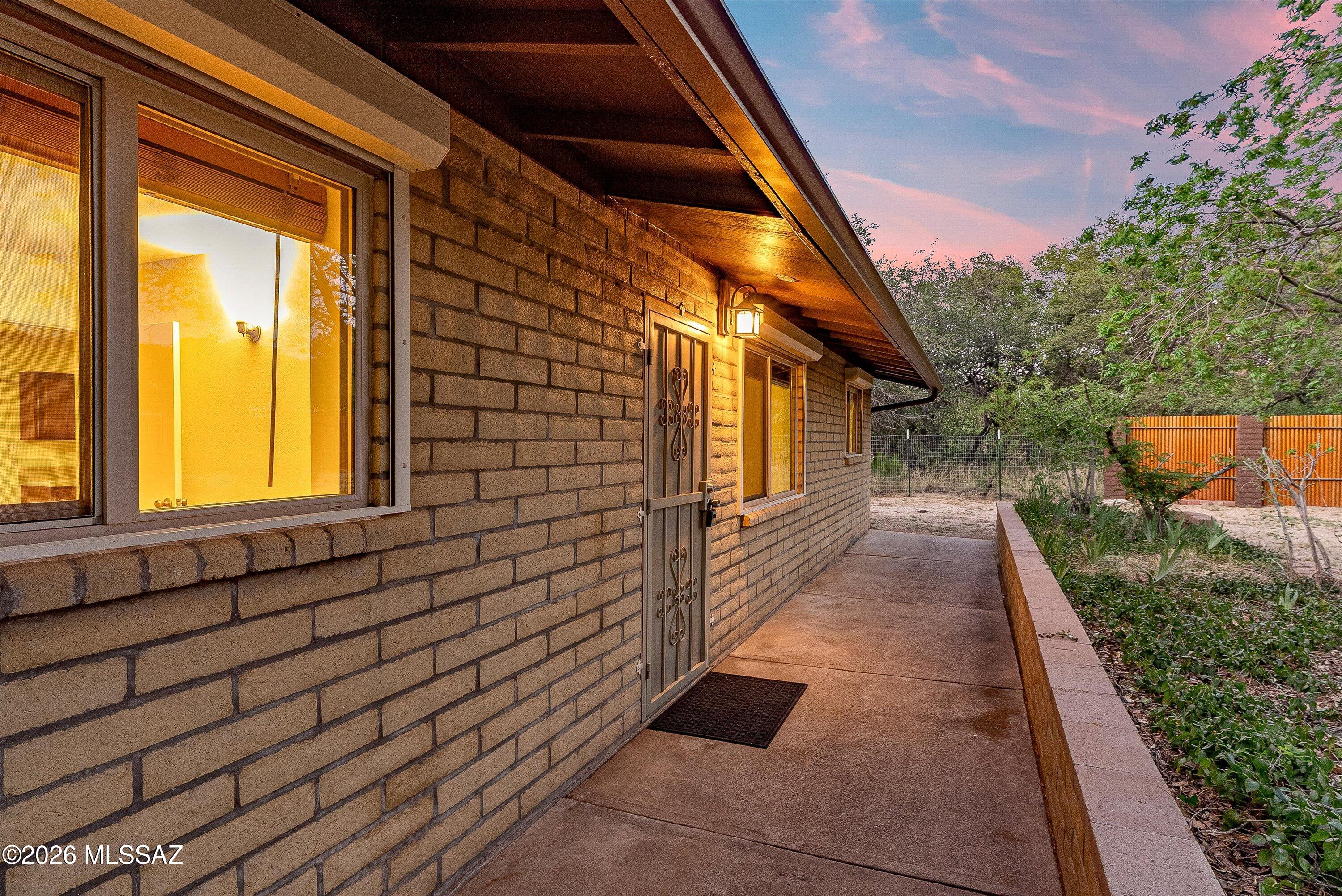 820 W Linda Vista Road