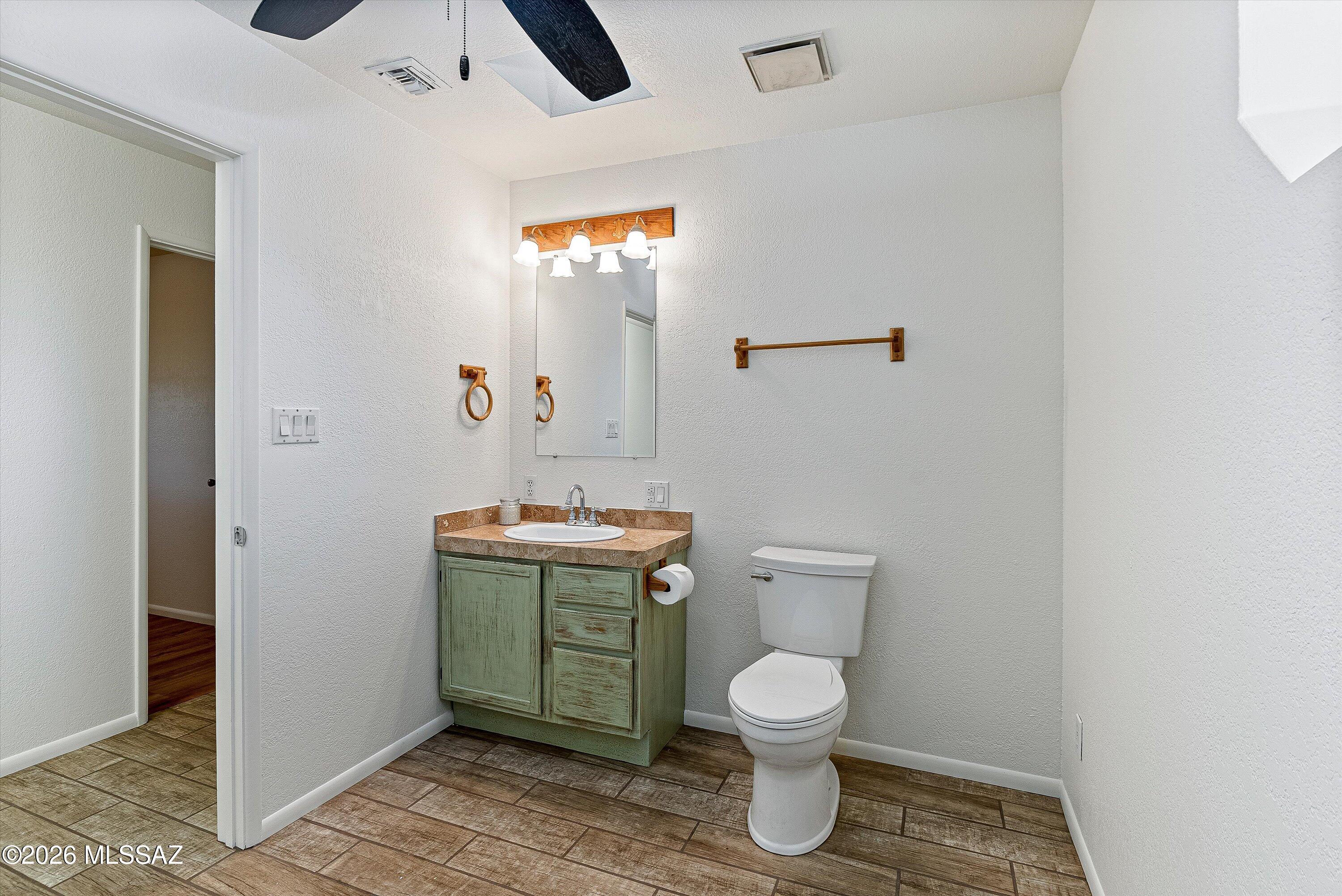 820 W Linda Vista Road