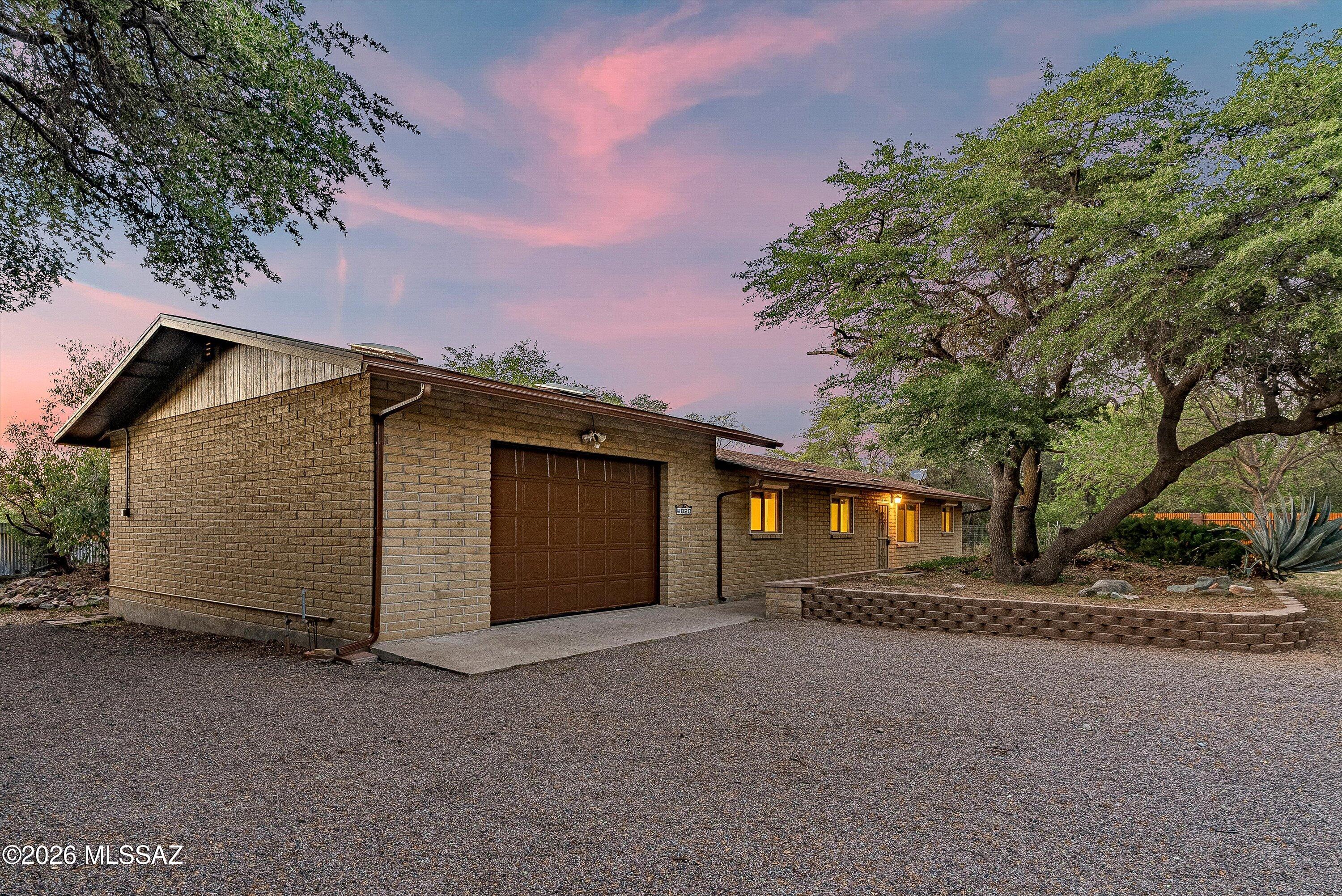 820 W Linda Vista Road