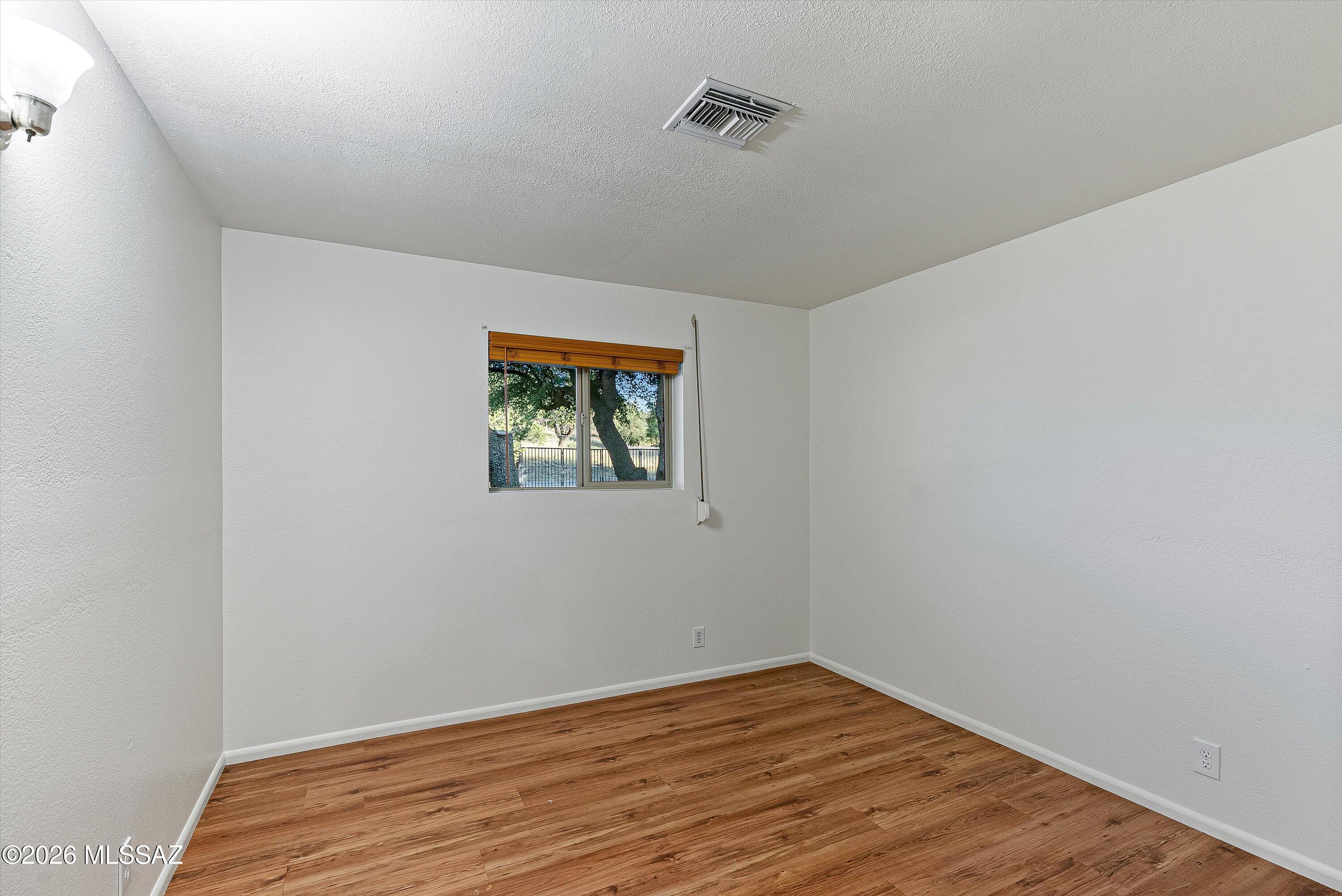 820 W Linda Vista Road