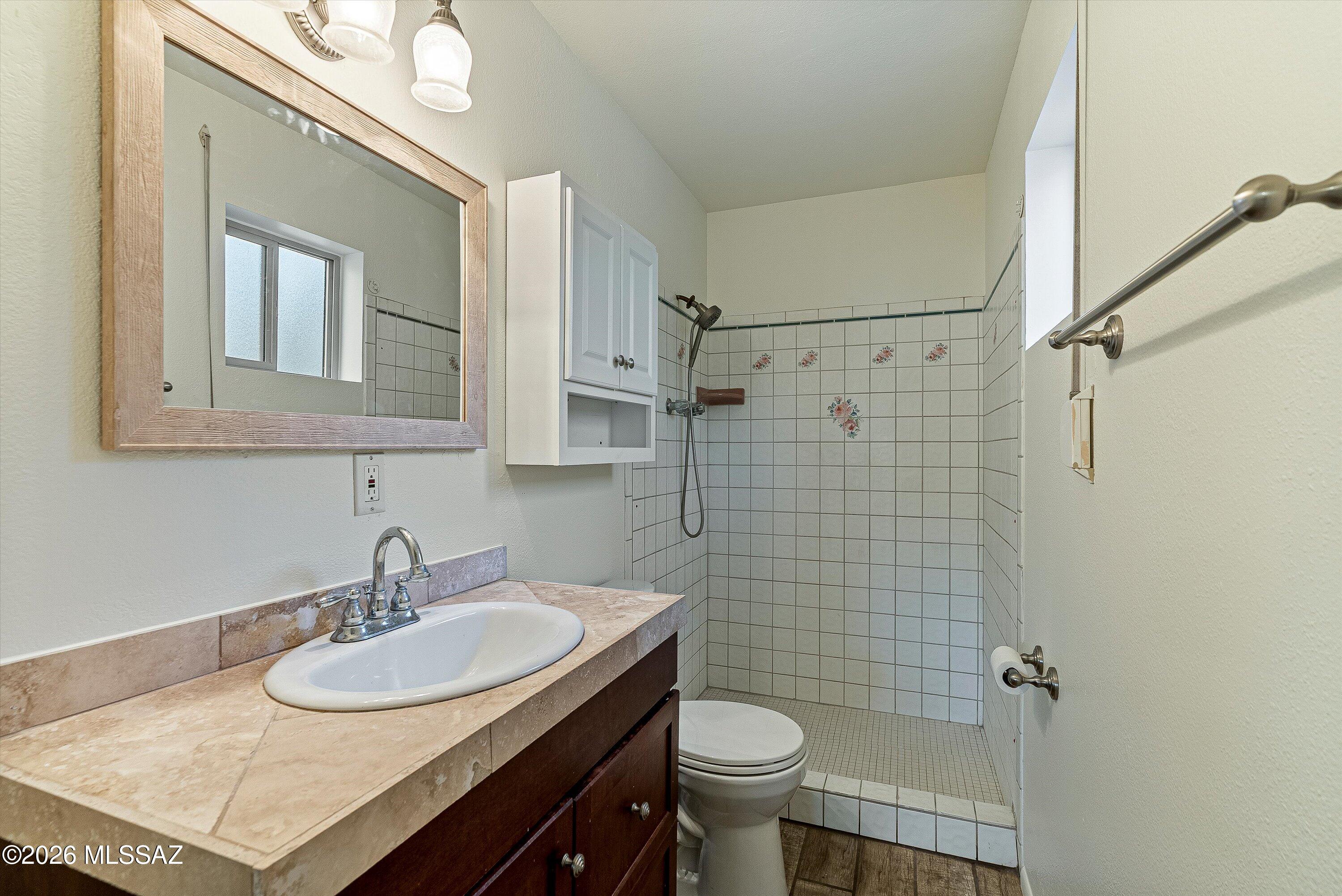 820 W Linda Vista Road