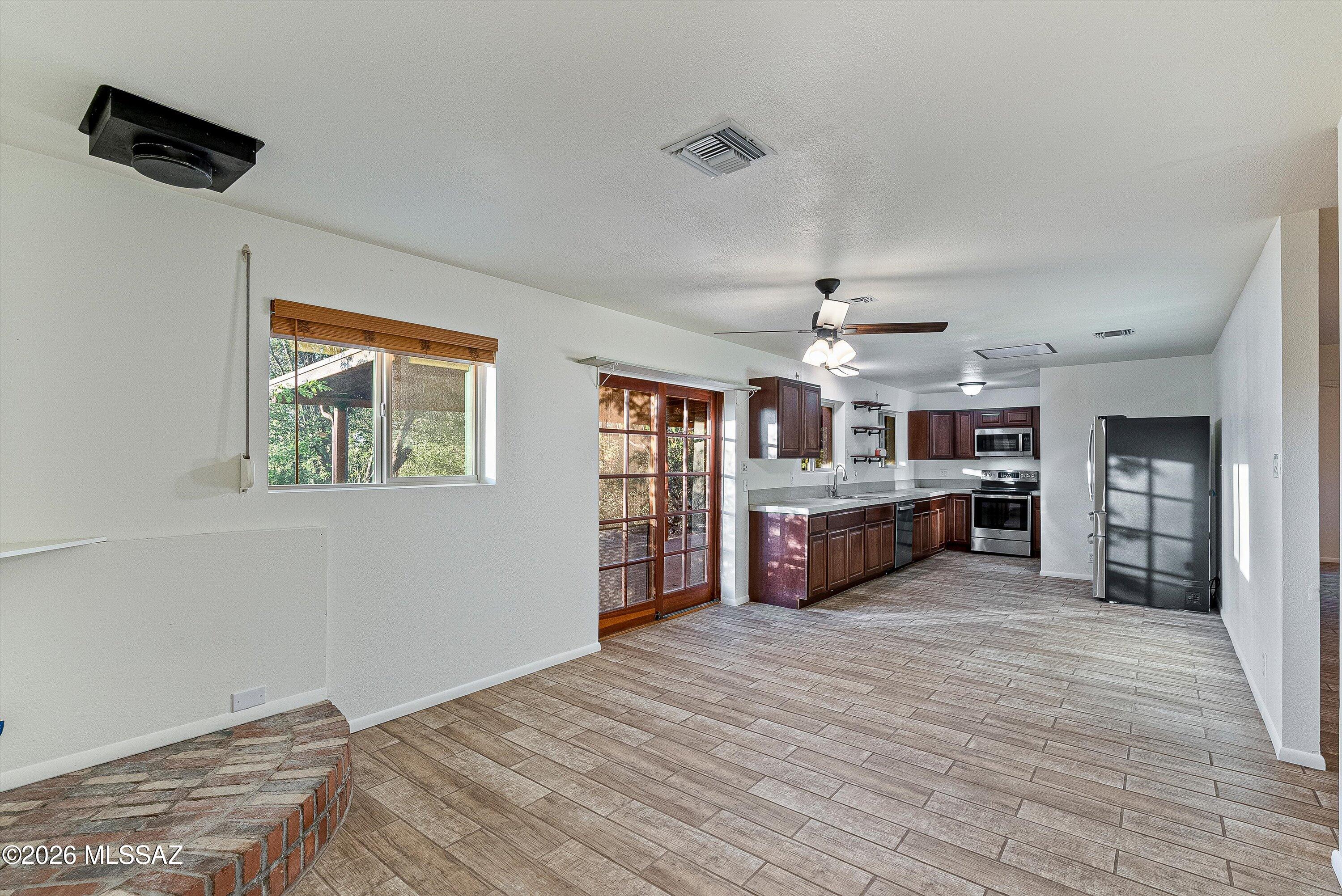 820 W Linda Vista Road