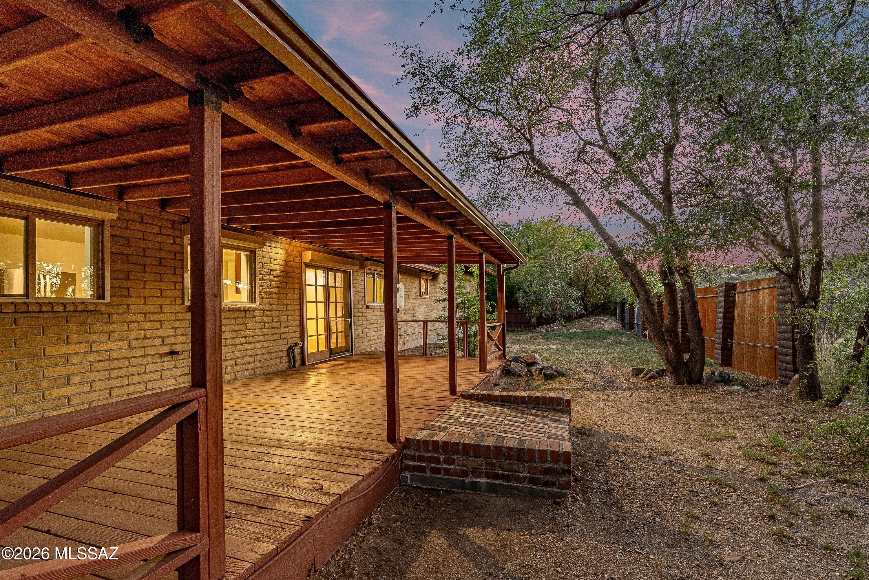 820 W Linda Vista Road