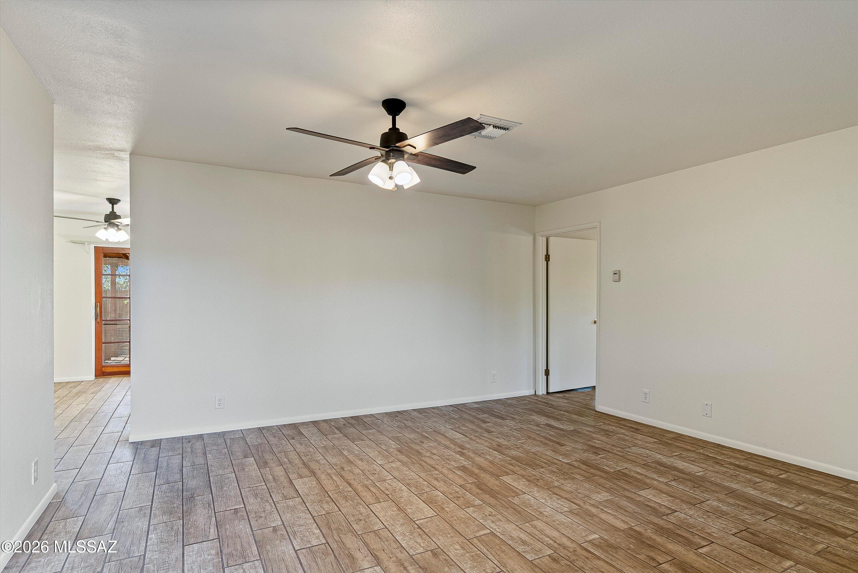 820 W Linda Vista Road