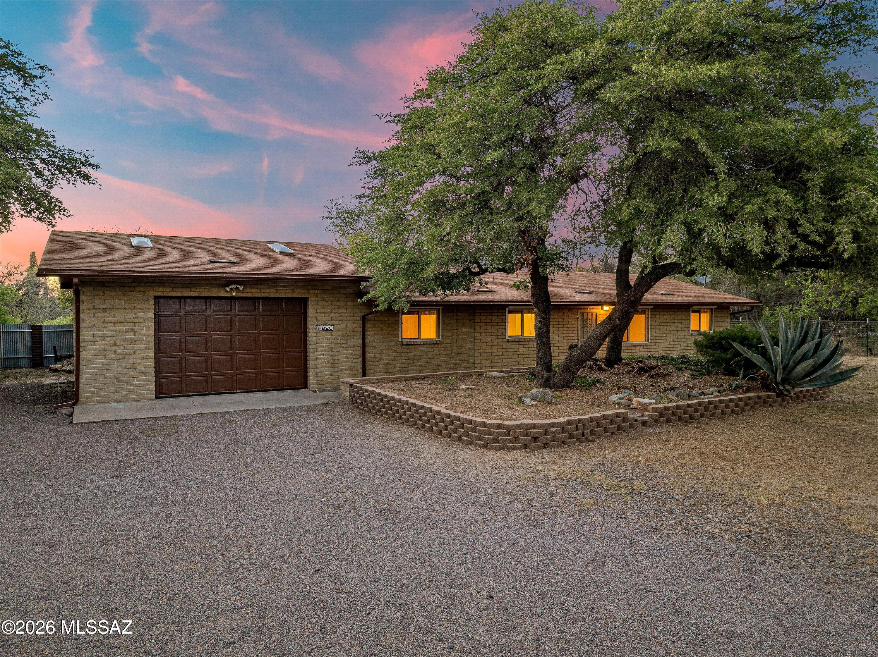 820 W Linda Vista Road