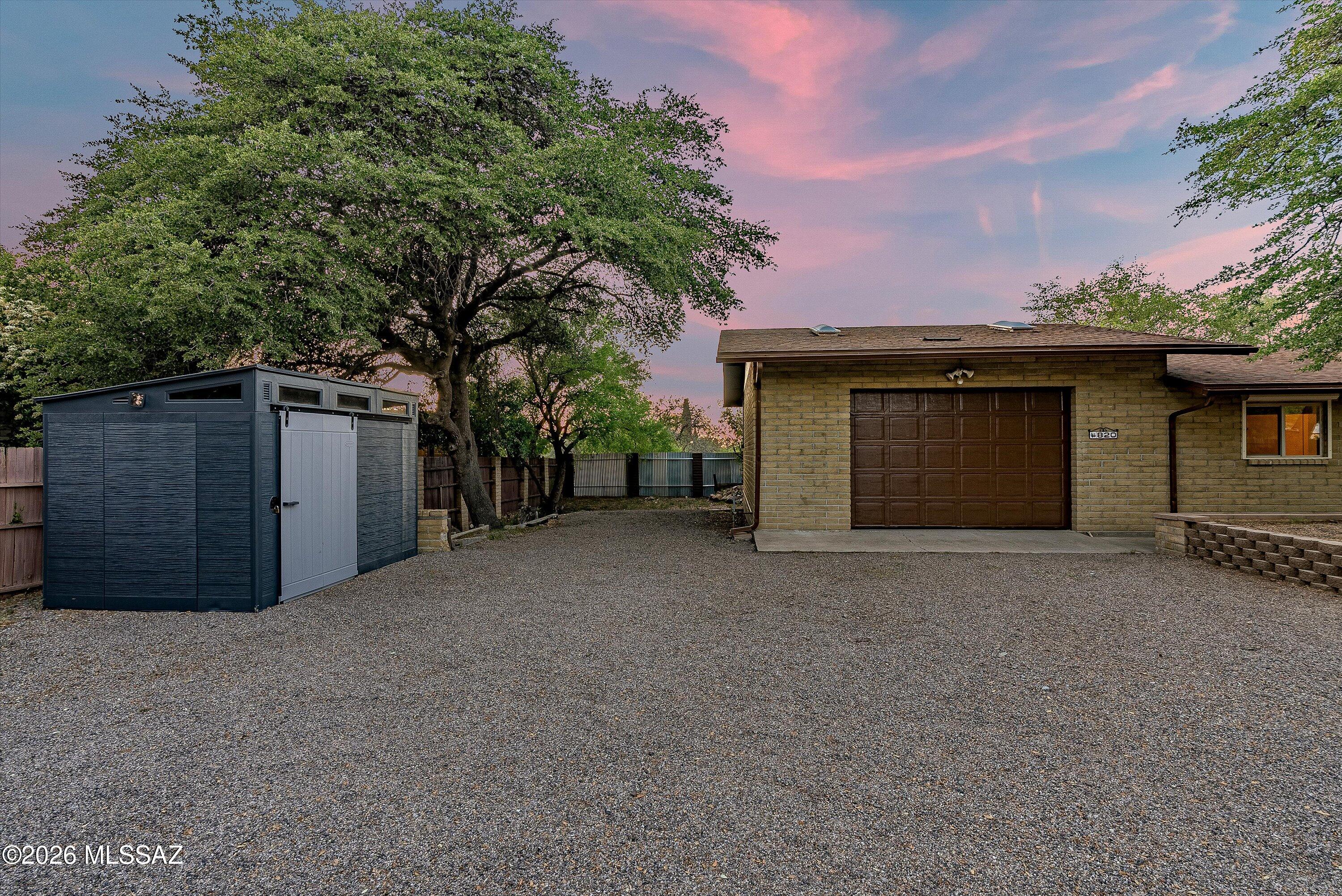 820 W Linda Vista Road