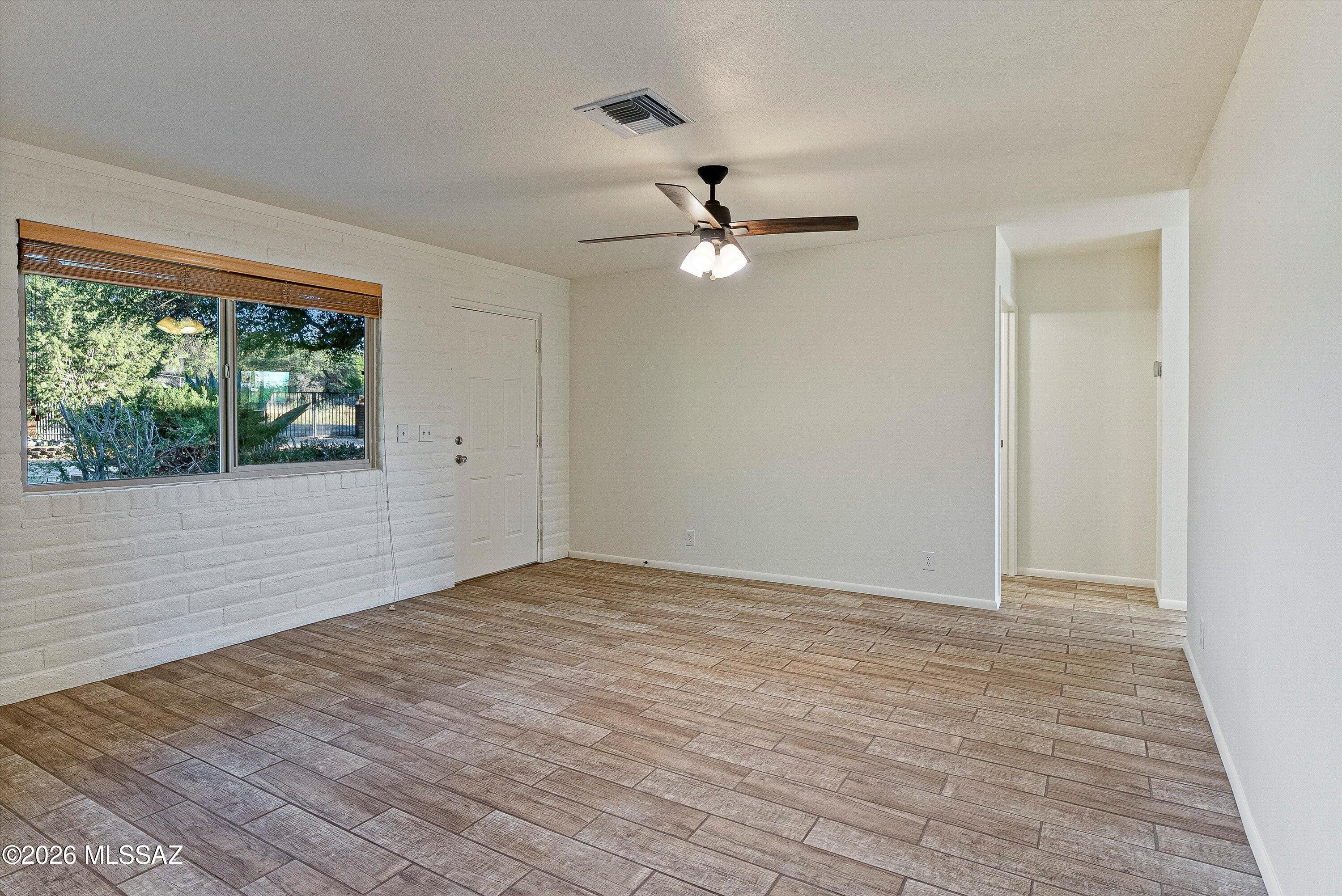 820 W Linda Vista Road