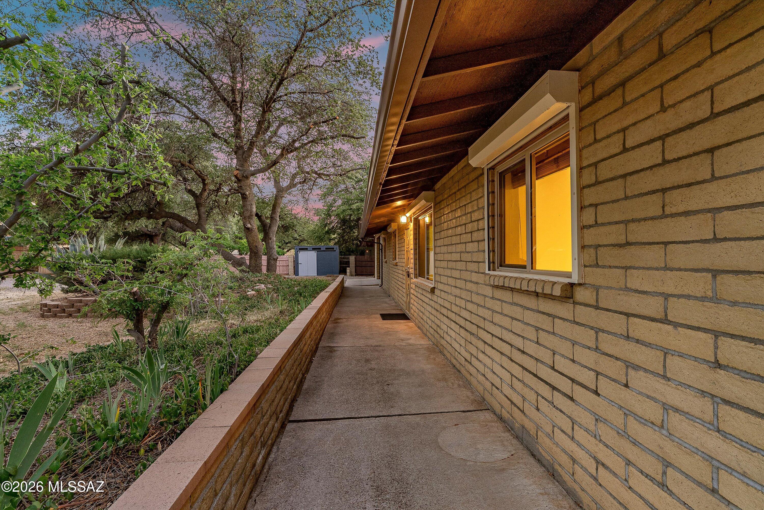 820 W Linda Vista Road