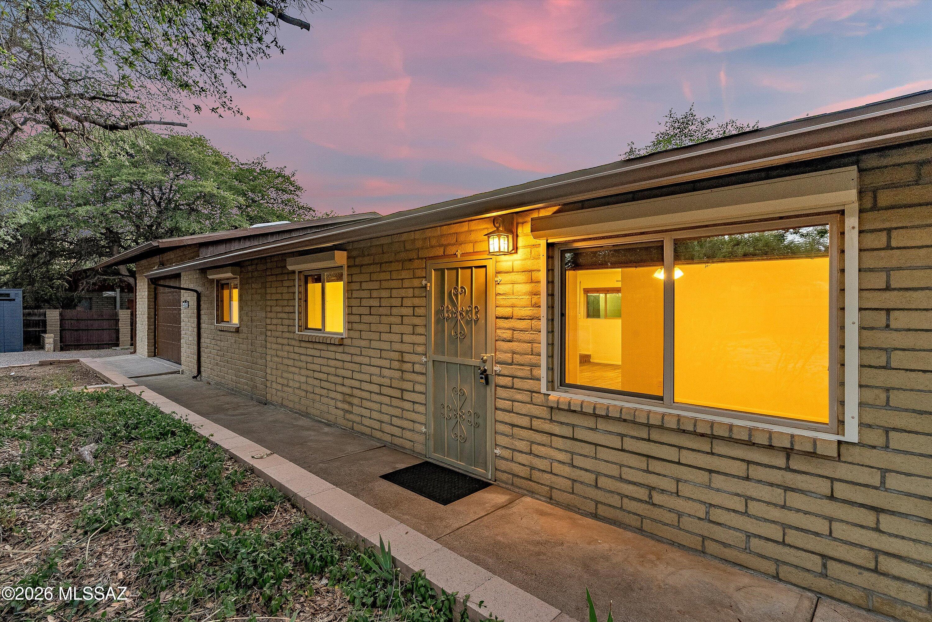 820 W Linda Vista Road