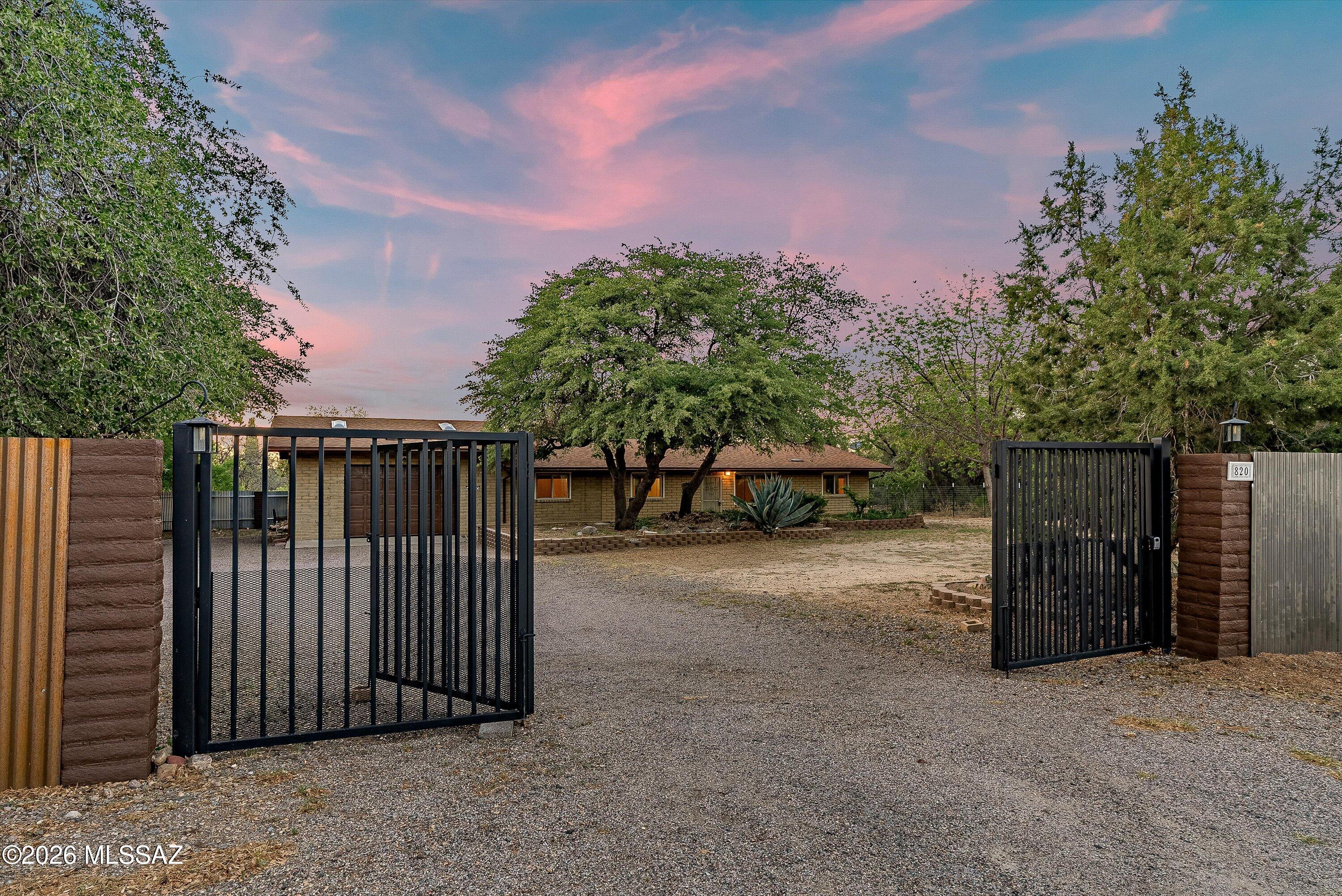 820 W Linda Vista Road