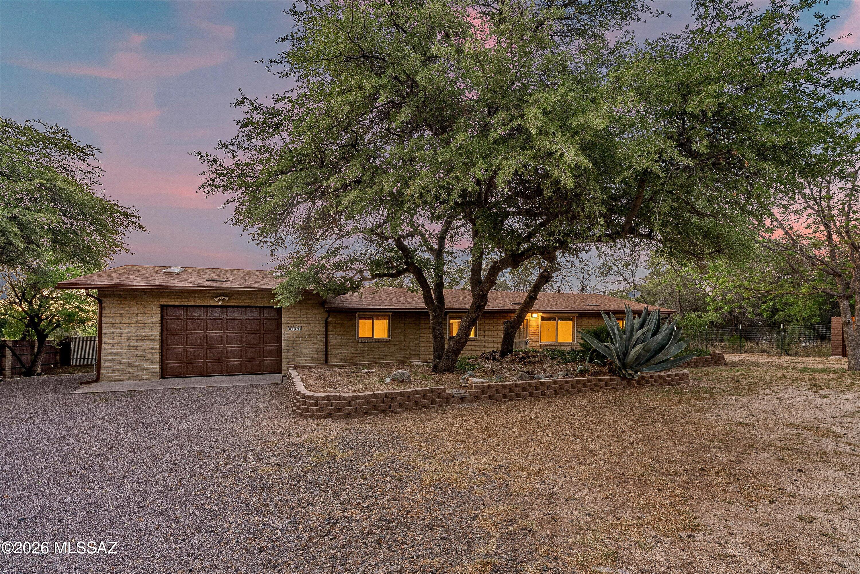 820 W Linda Vista Road