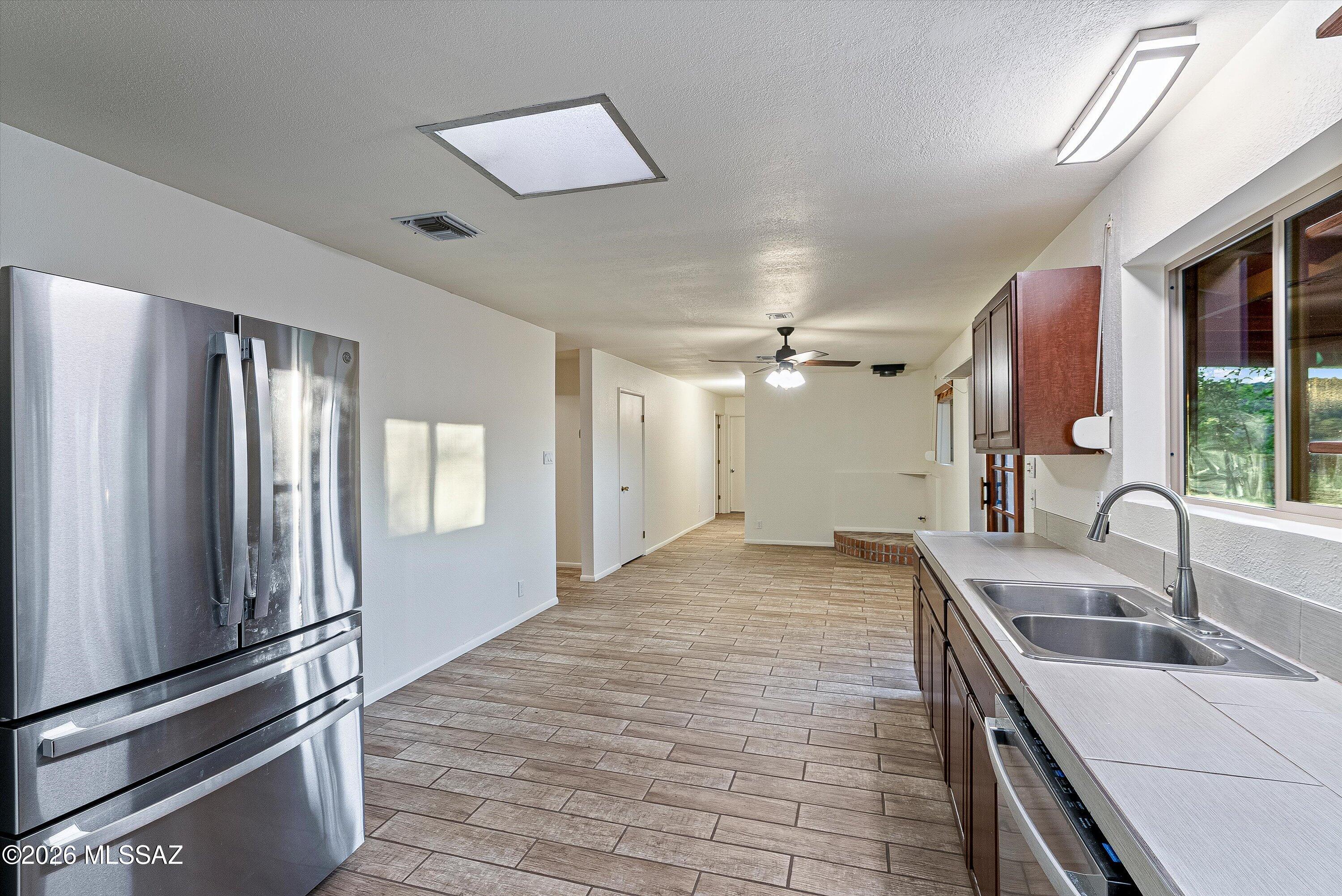 820 W Linda Vista Road