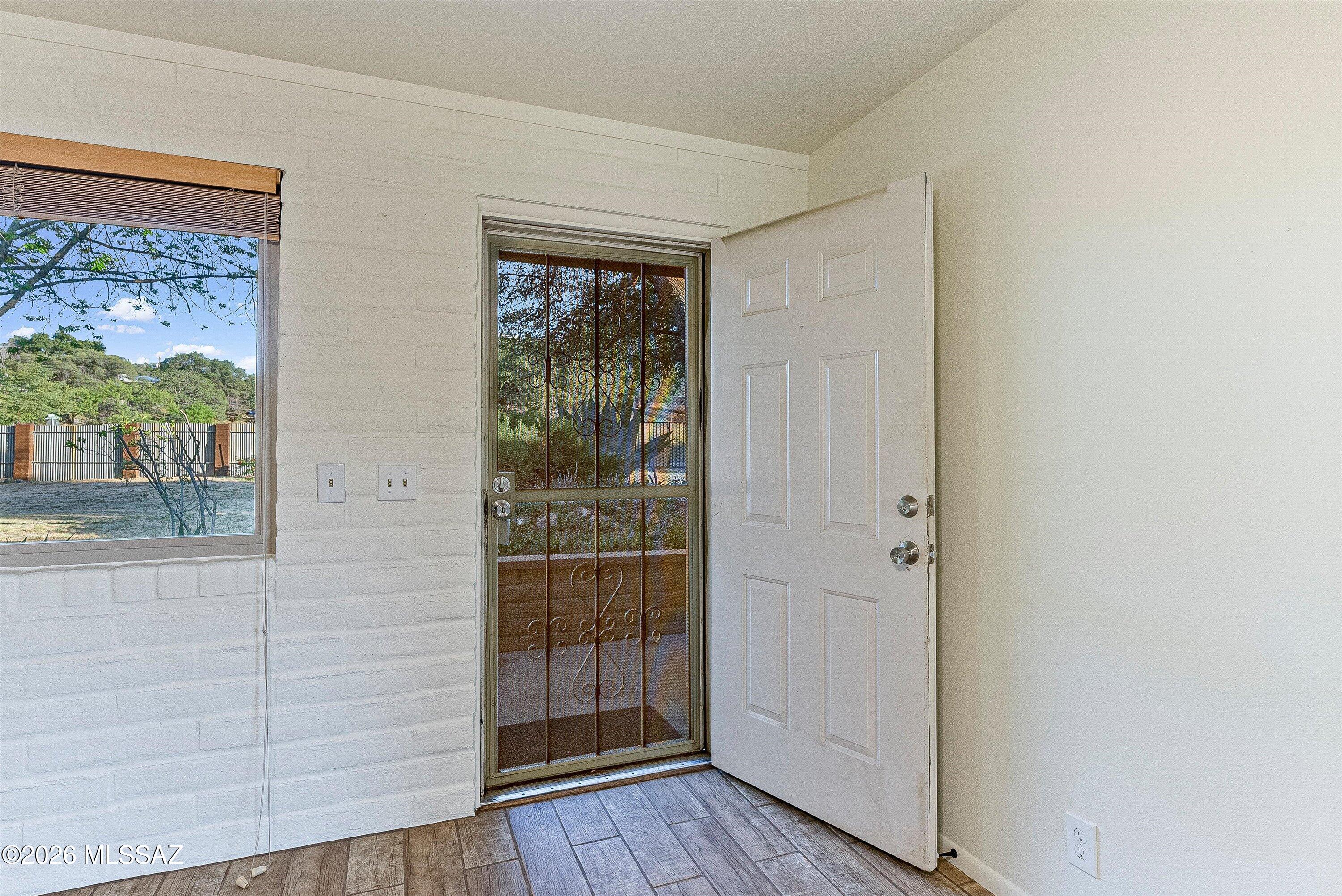 820 W Linda Vista Road