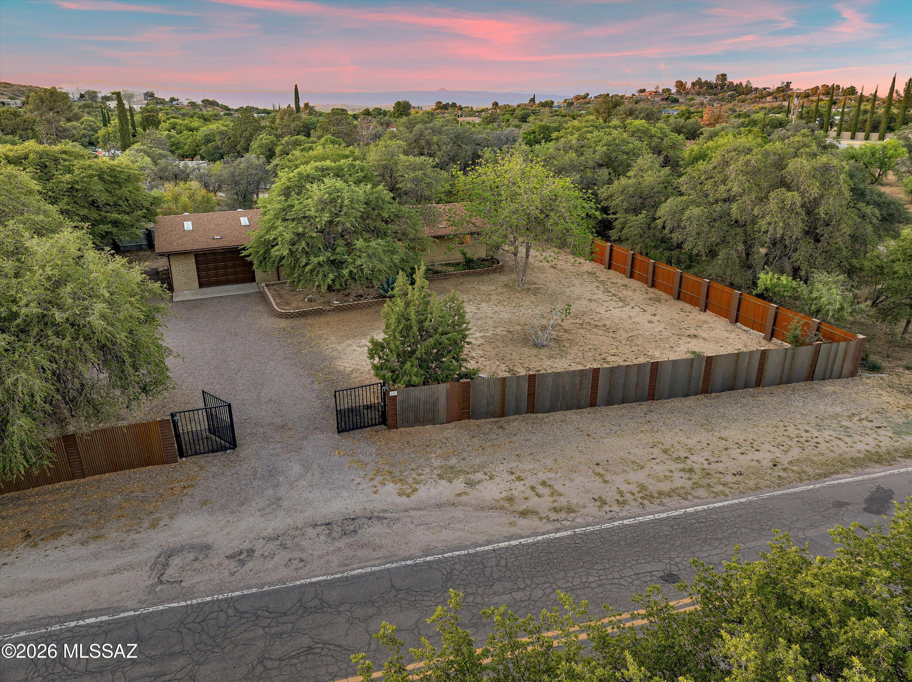 820 W Linda Vista Road