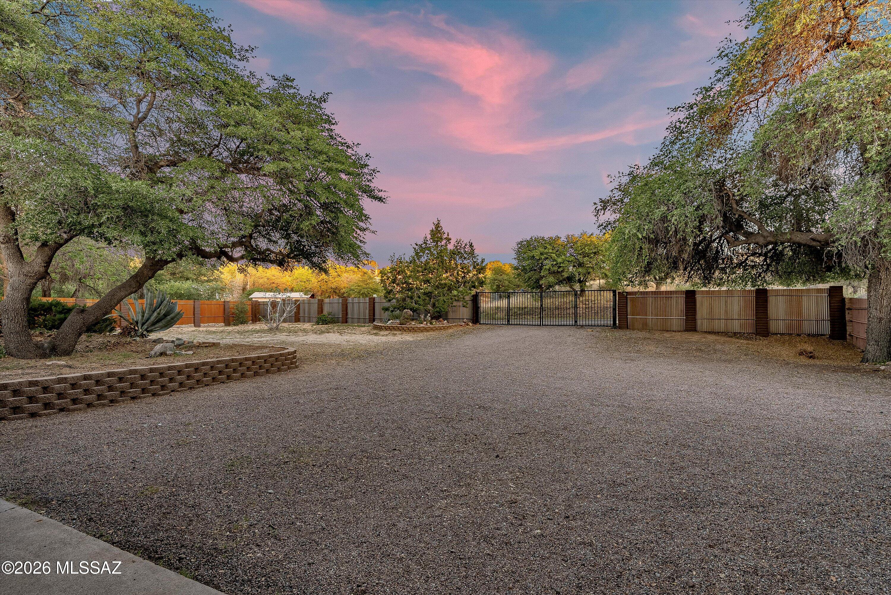 820 W Linda Vista Road