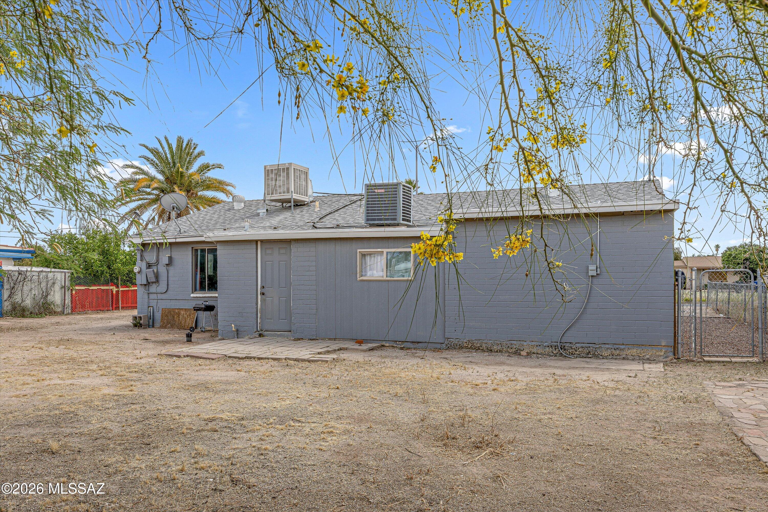 3321 E Silverlake Road