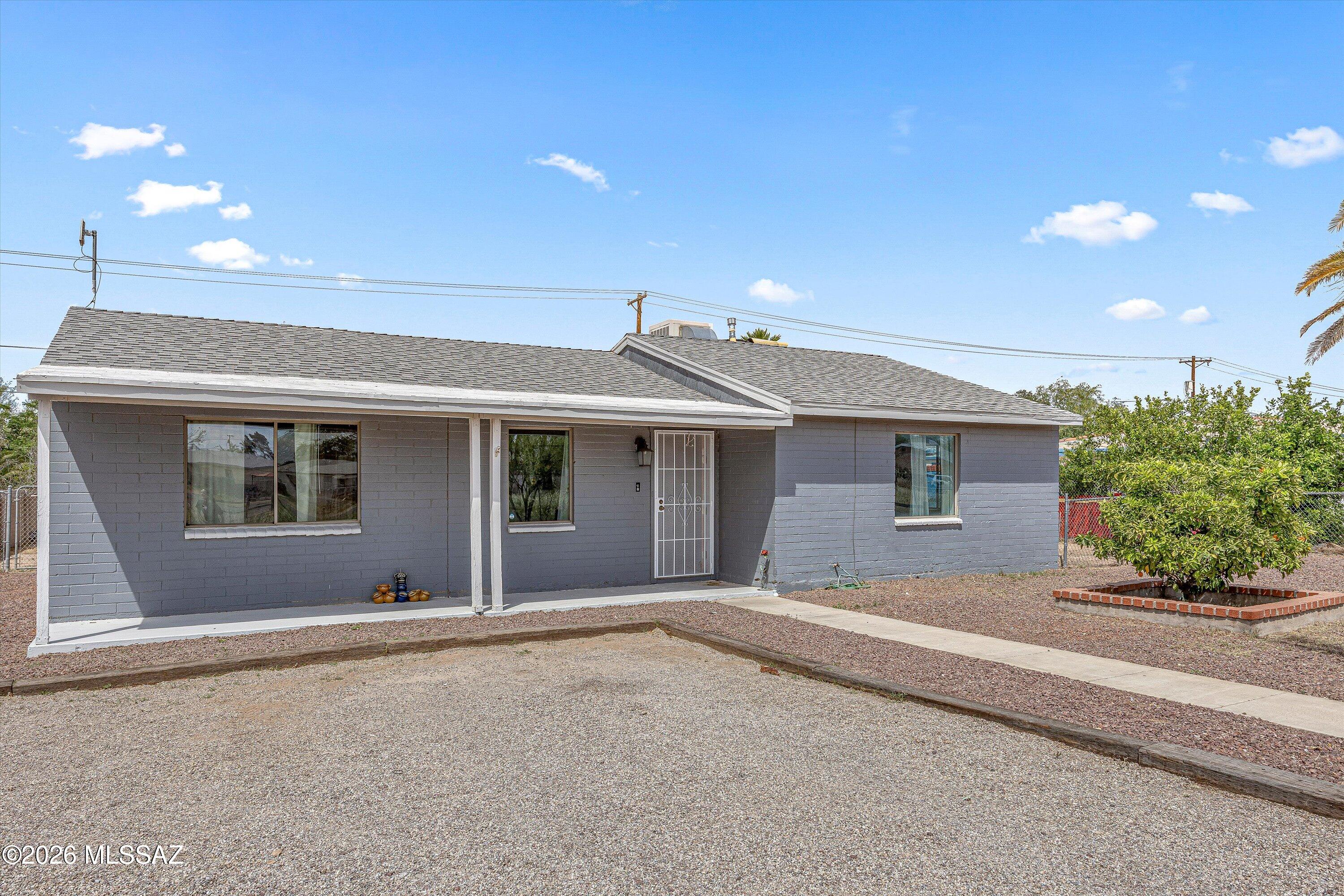 3321 E Silverlake Road