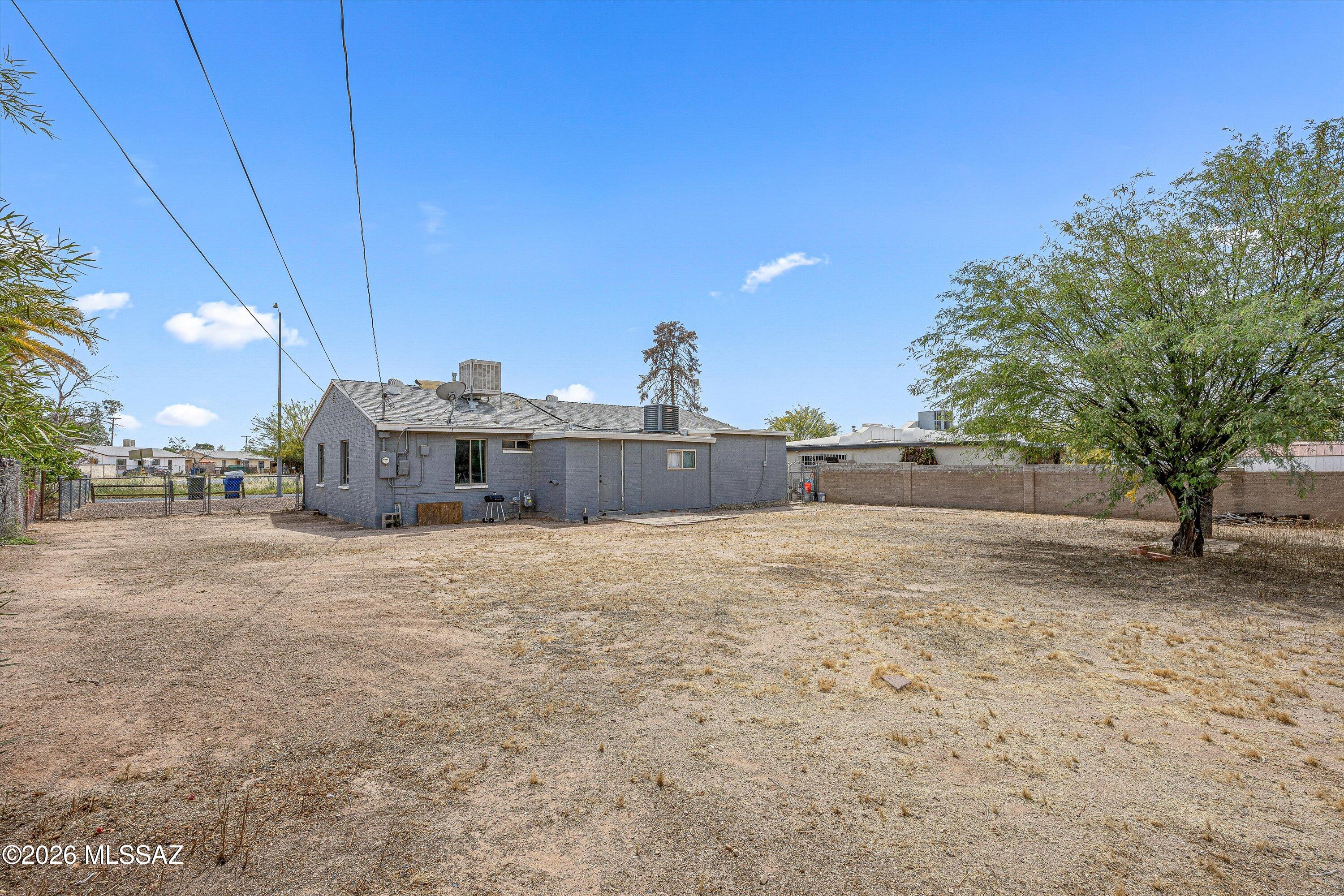 3321 E Silverlake Road