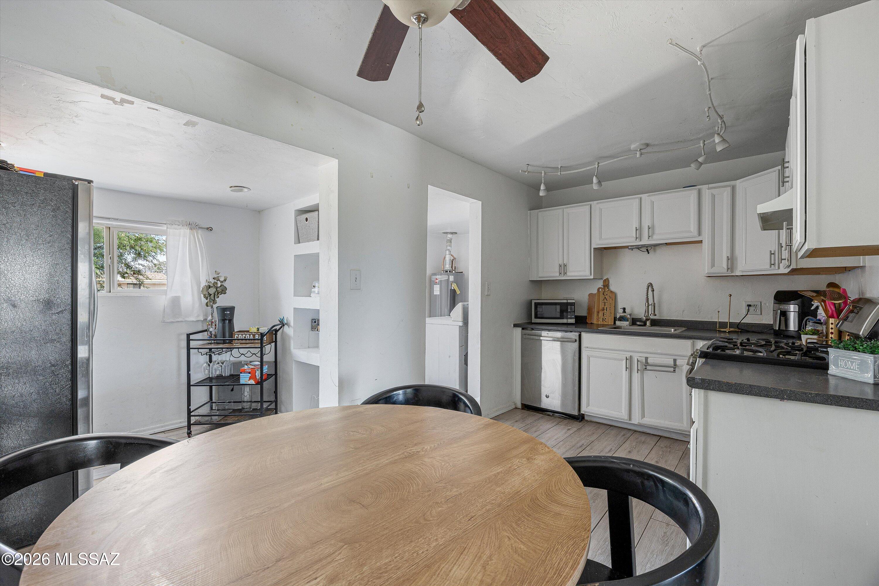 3321 E Silverlake Road