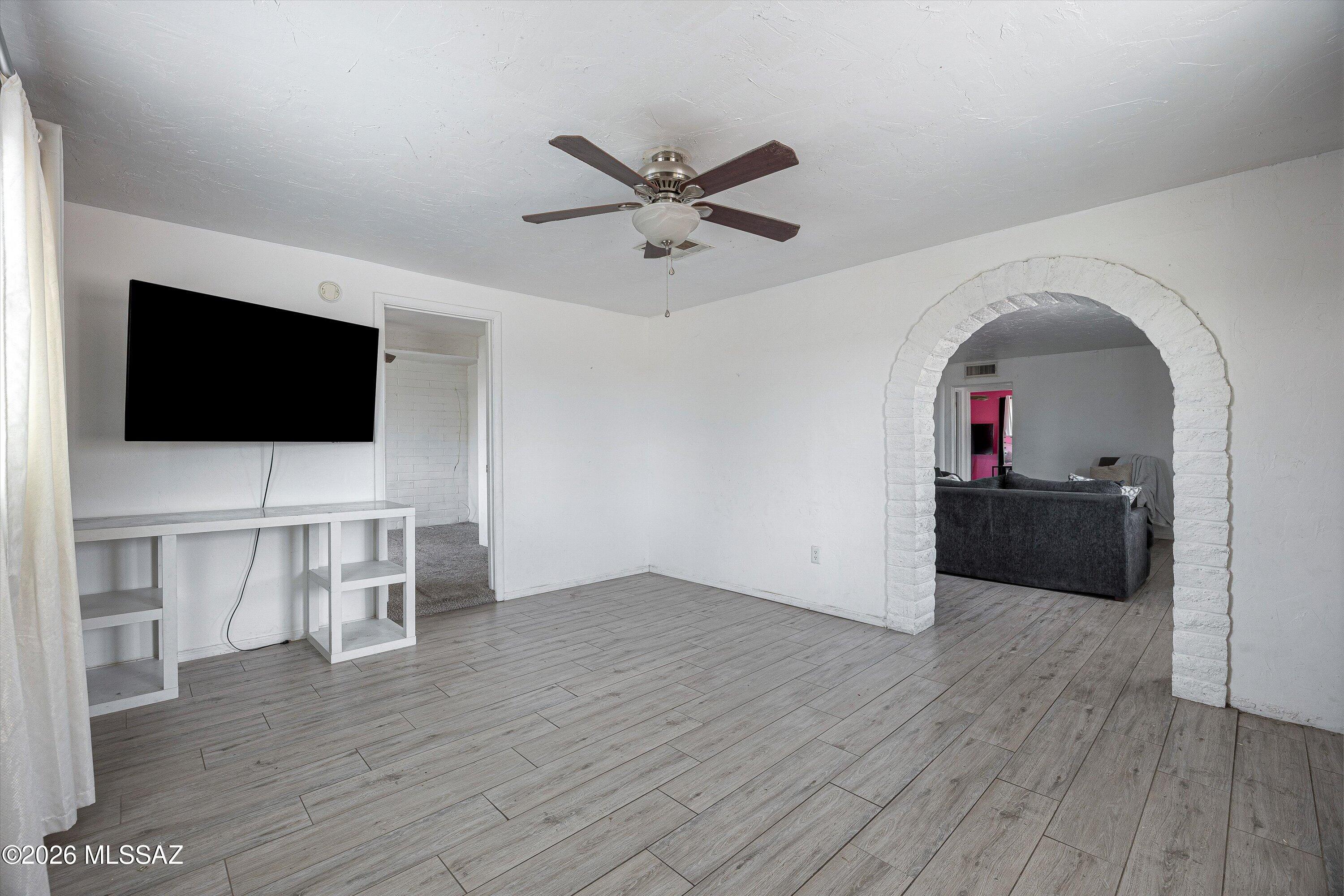3321 E Silverlake Road