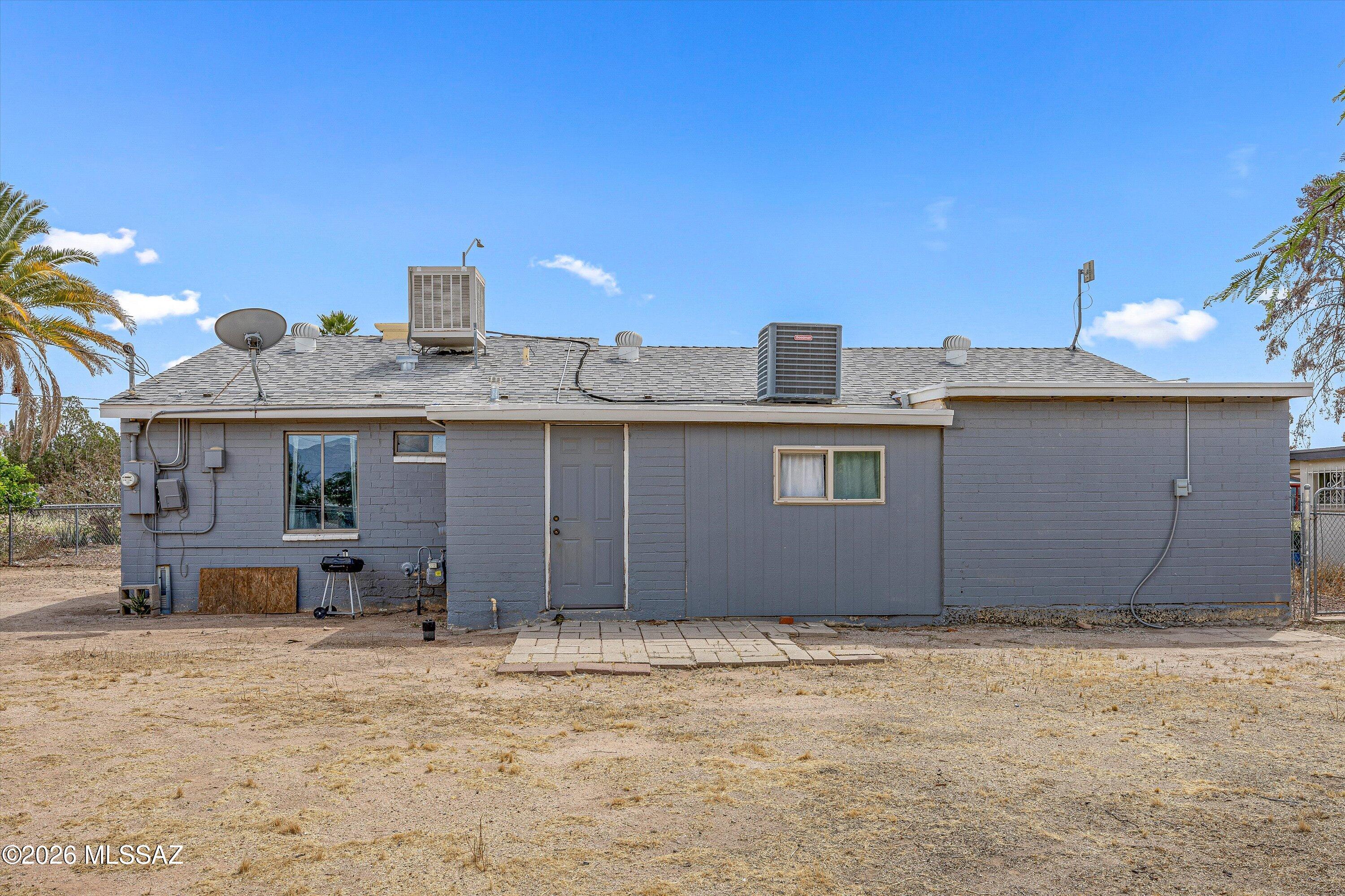 3321 E Silverlake Road