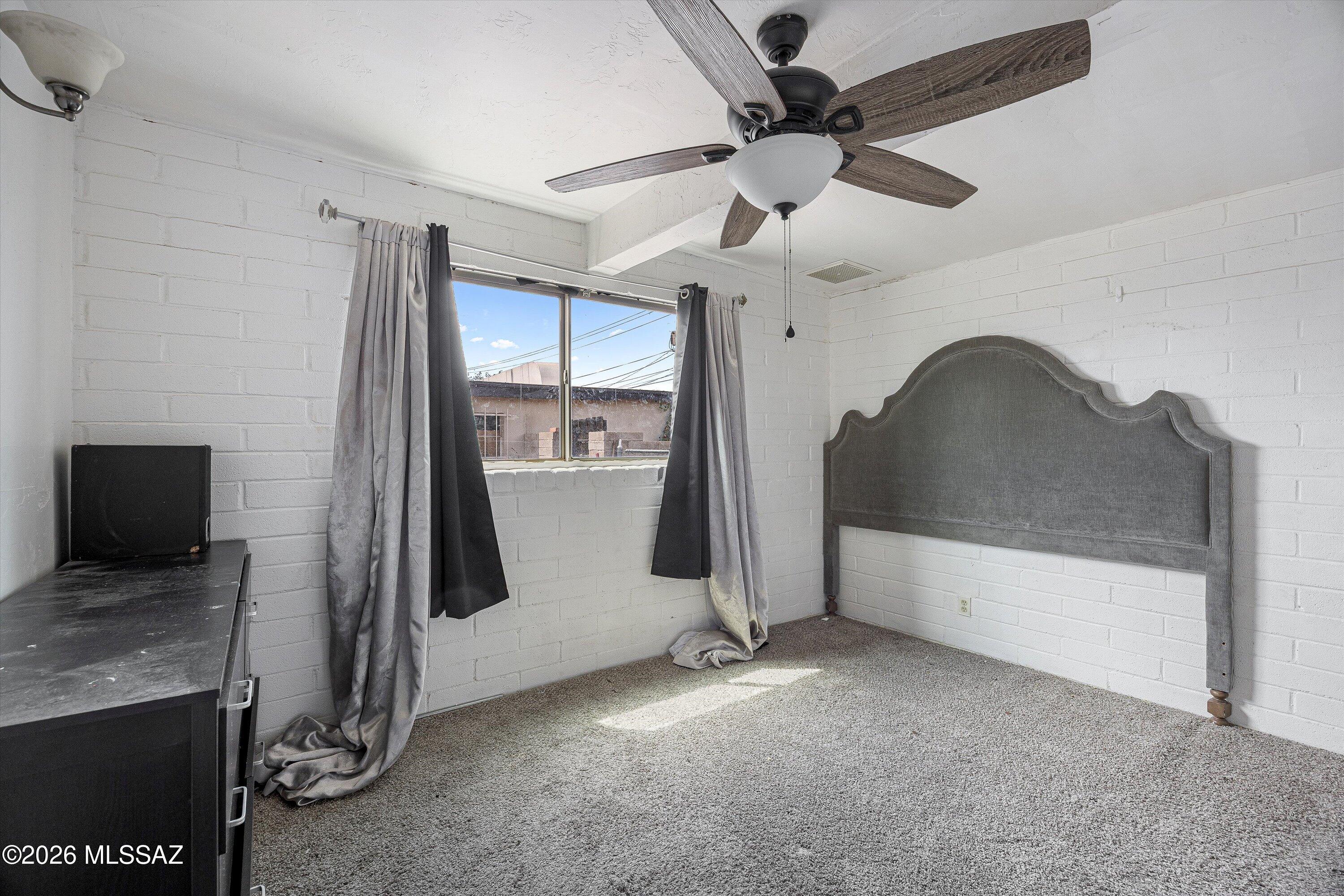 3321 E Silverlake Road